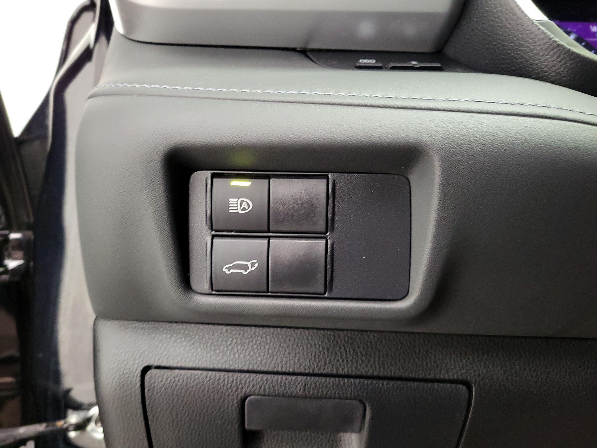 Thumbnail: 2021 Toyota Highlander - 13