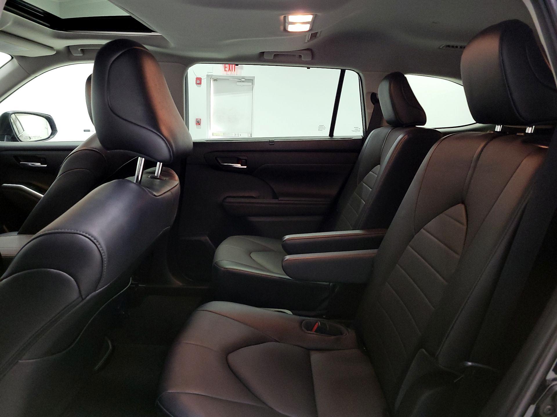 Thumbnail: 2021 Toyota Highlander - 20