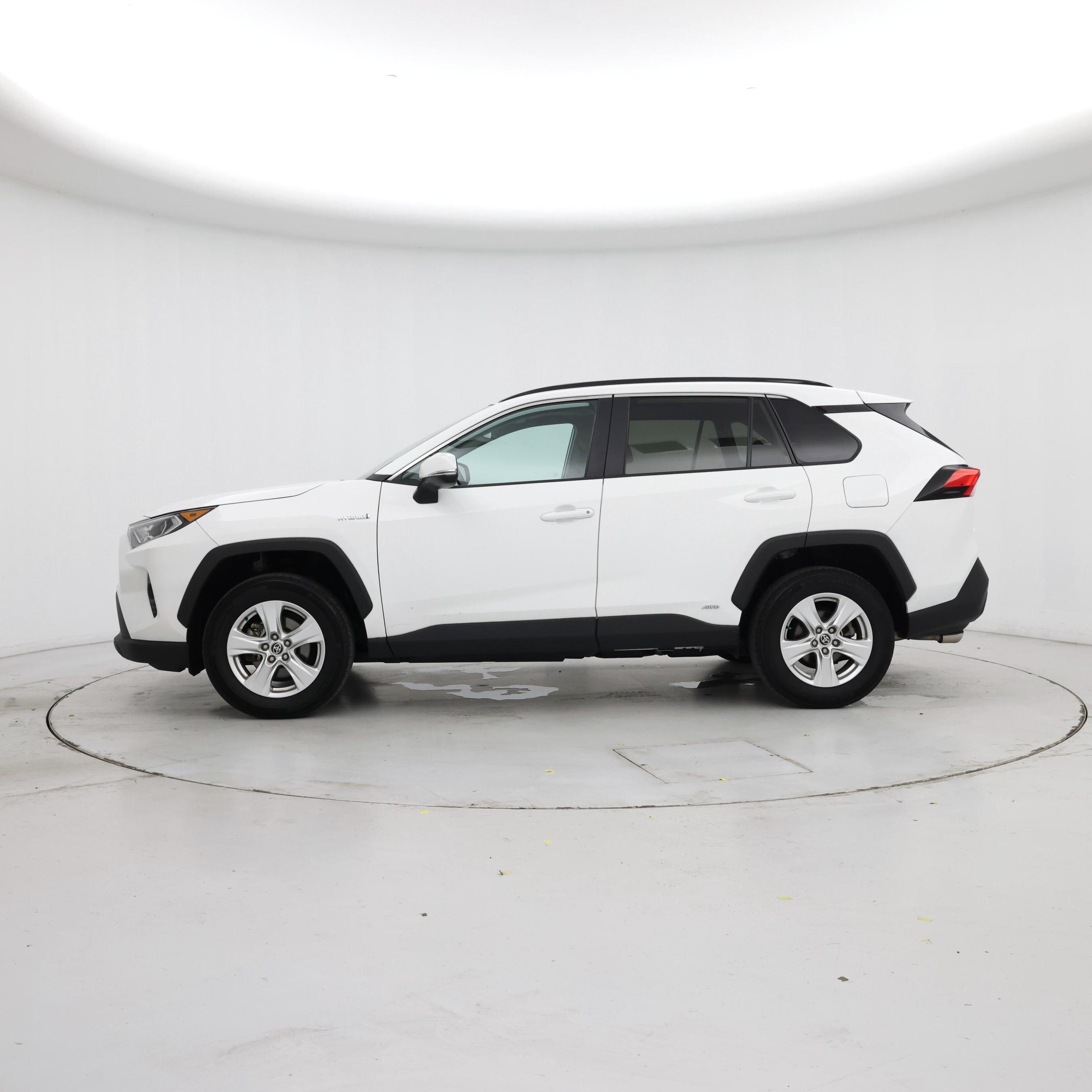 Thumbnail: 2021 Toyota RAV4 - 3