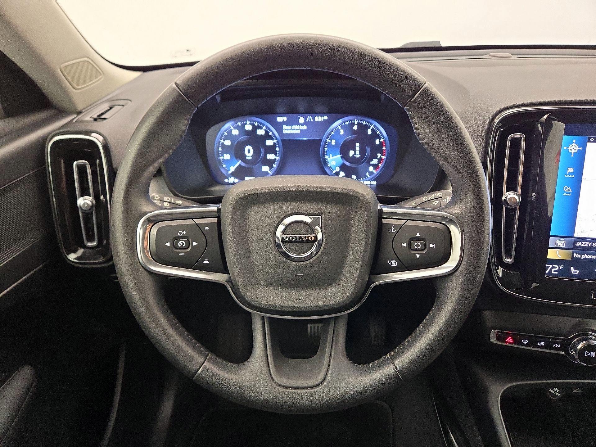 Thumbnail: 2021 Volvo XC40 - 10