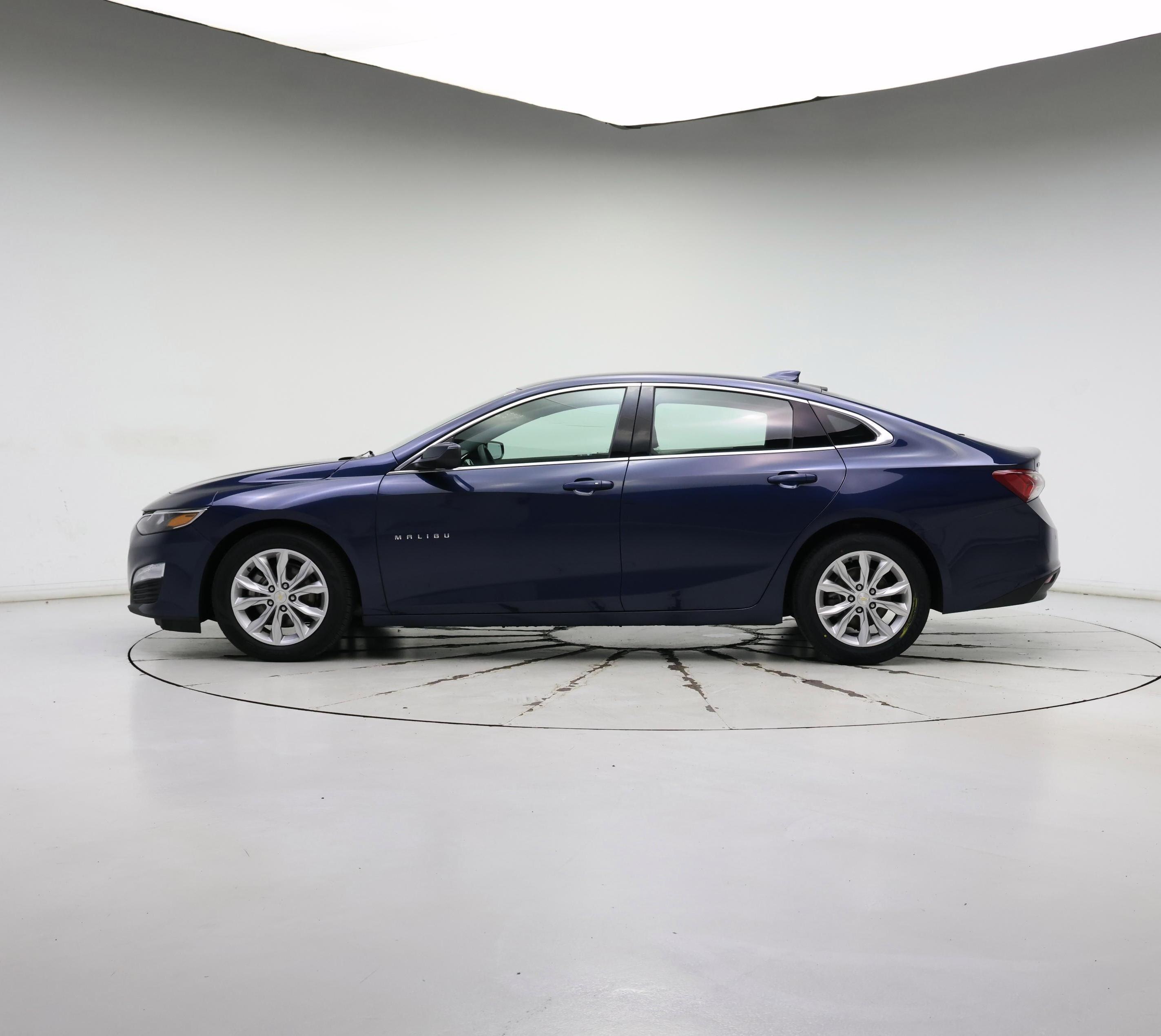 Thumbnail: 2020 Chevrolet Malibu - 3