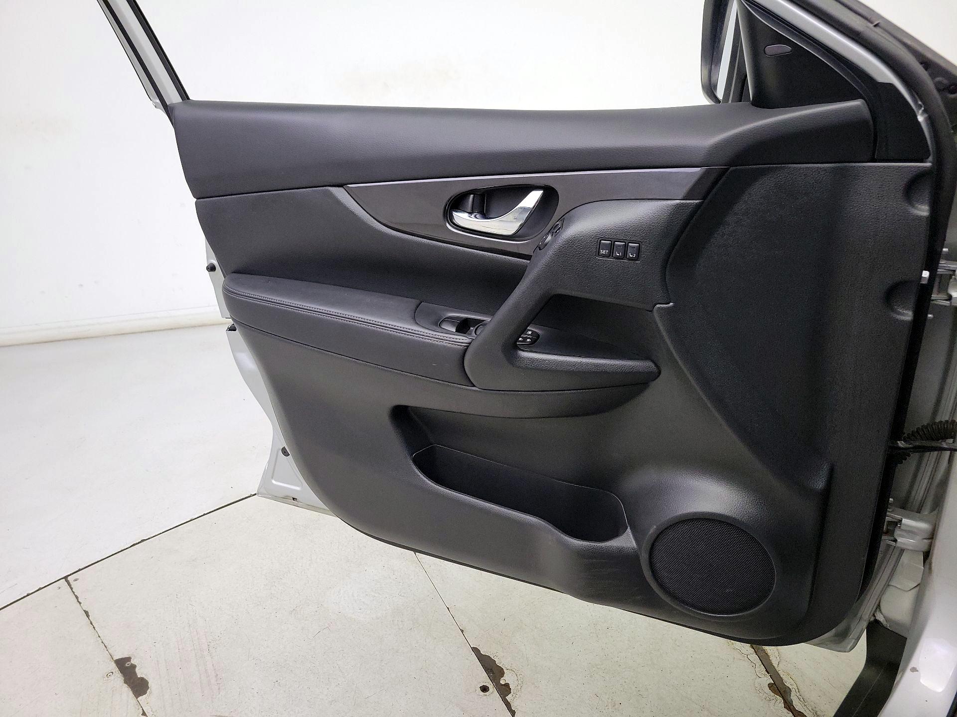 Thumbnail: 2020 Nissan Rogue - 12