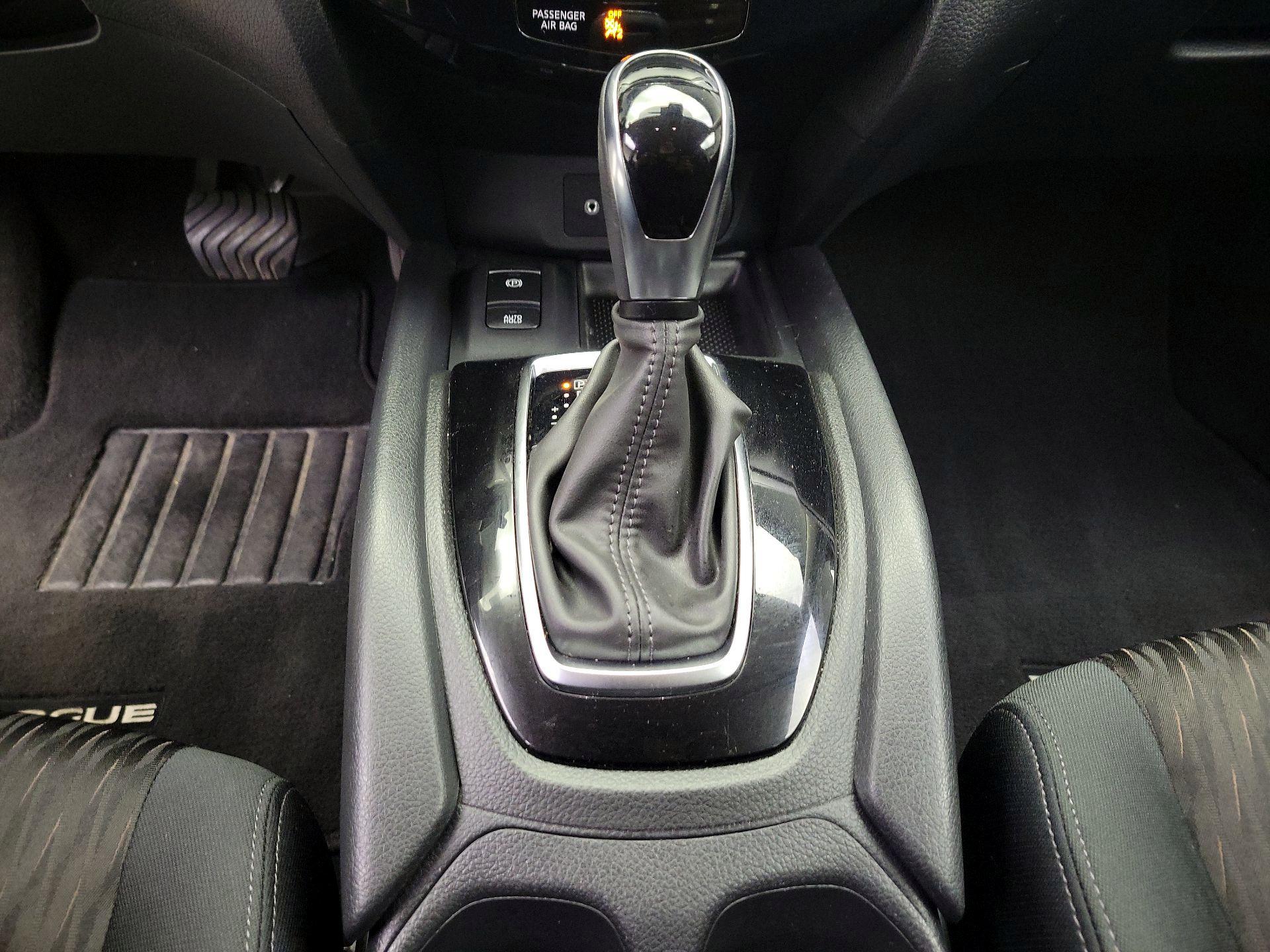 Thumbnail: 2020 Nissan Rogue - 18