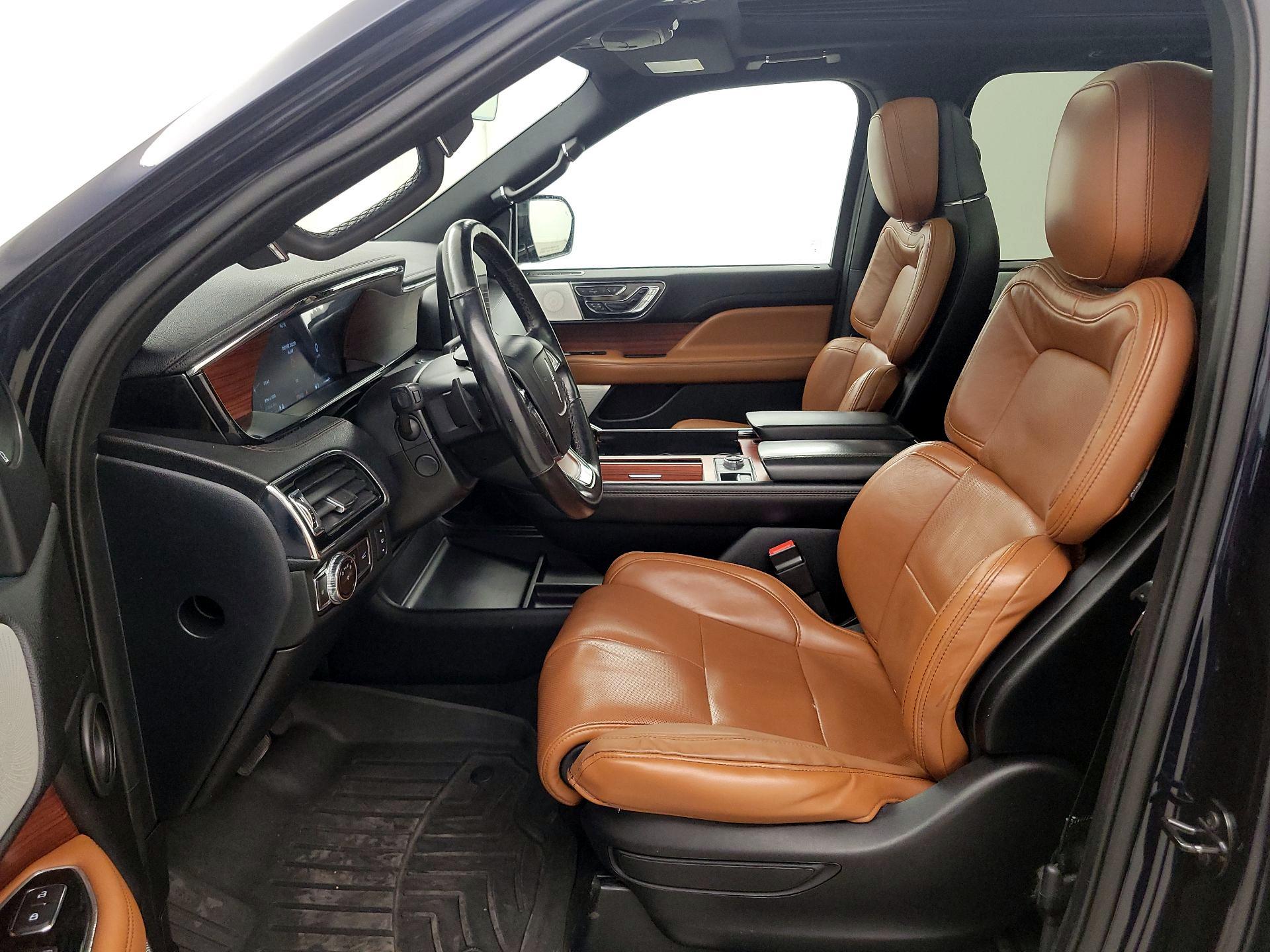 Thumbnail: 2021 Lincoln Navigator - 11