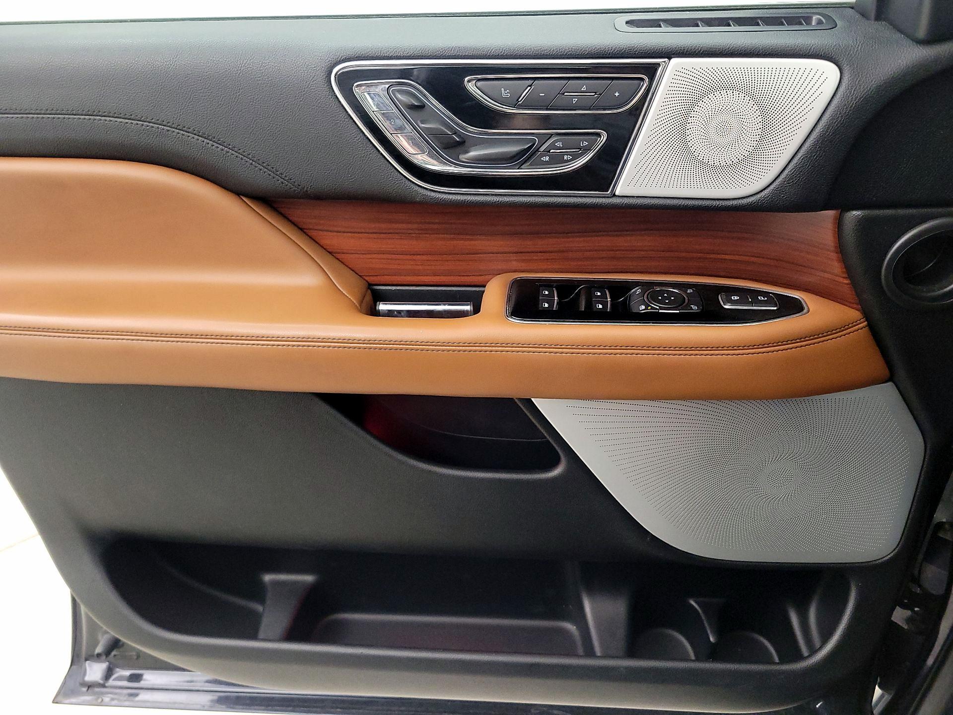 Thumbnail: 2021 Lincoln Navigator - 12