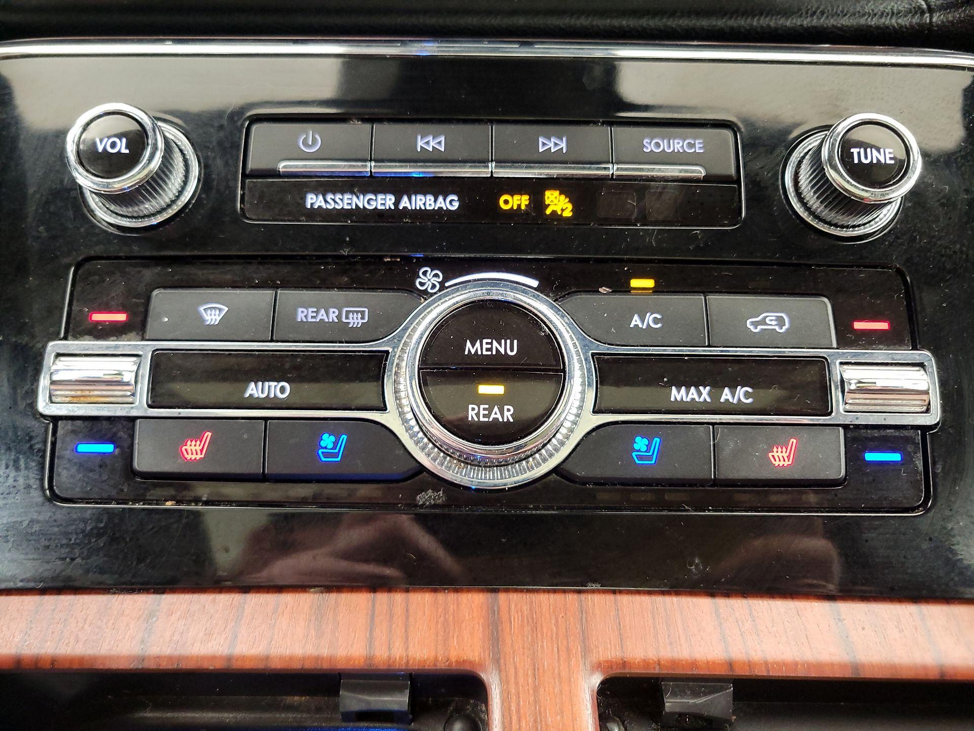 Thumbnail: 2021 Lincoln Navigator - 17