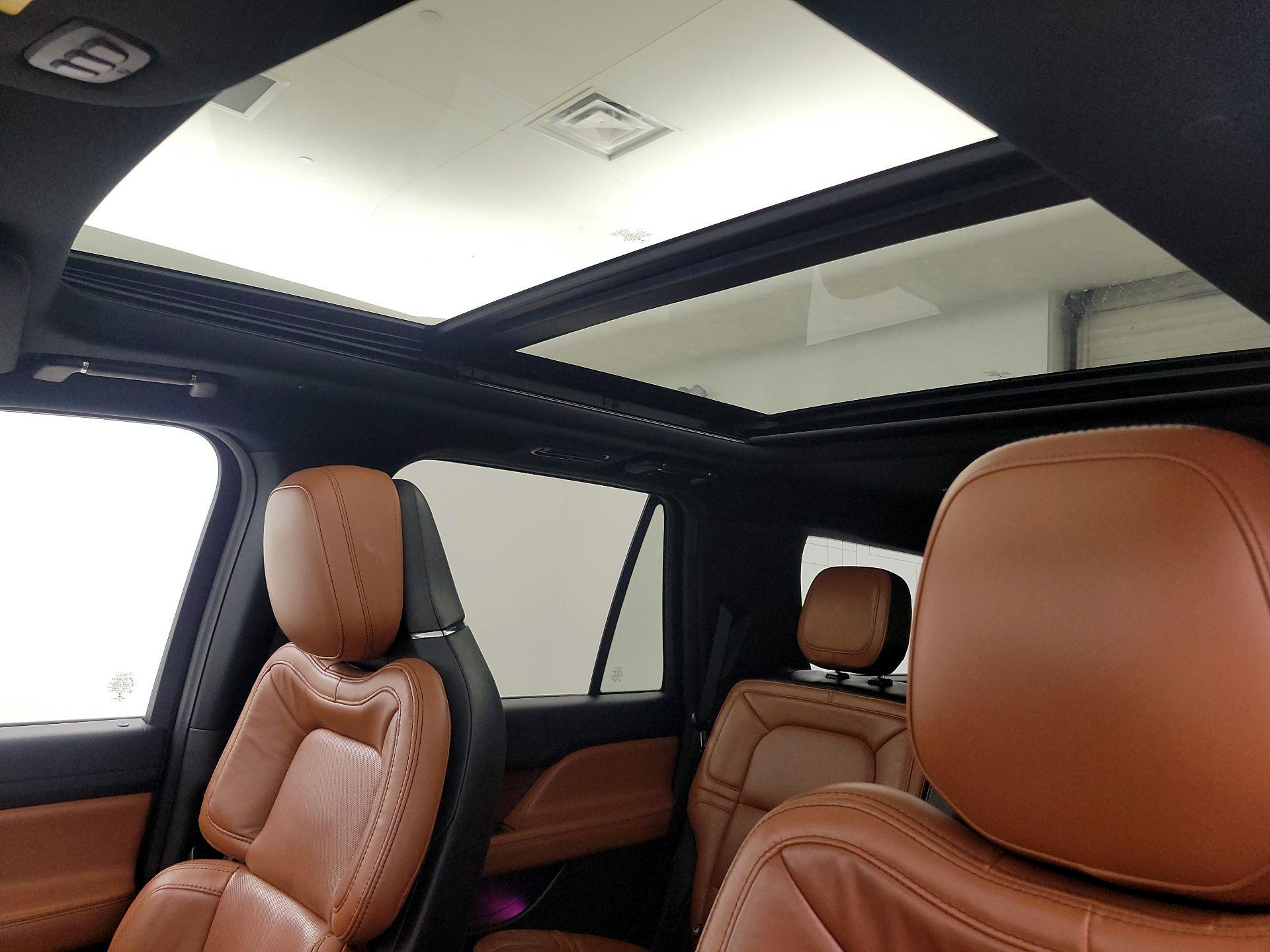 Thumbnail: 2021 Lincoln Navigator - 20