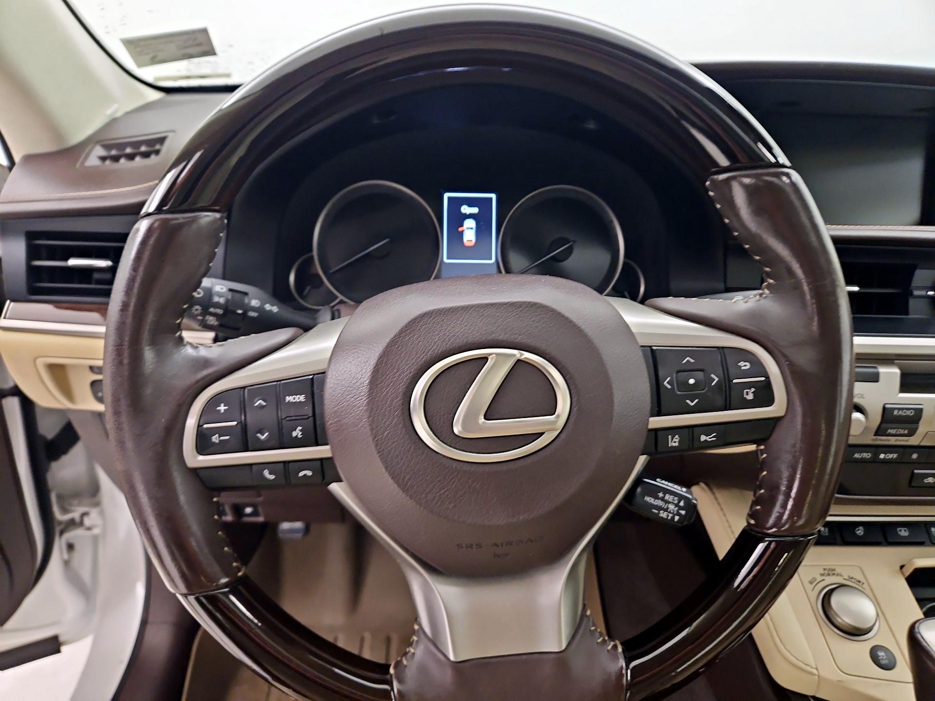 Thumbnail: 2018 Lexus ES - 10
