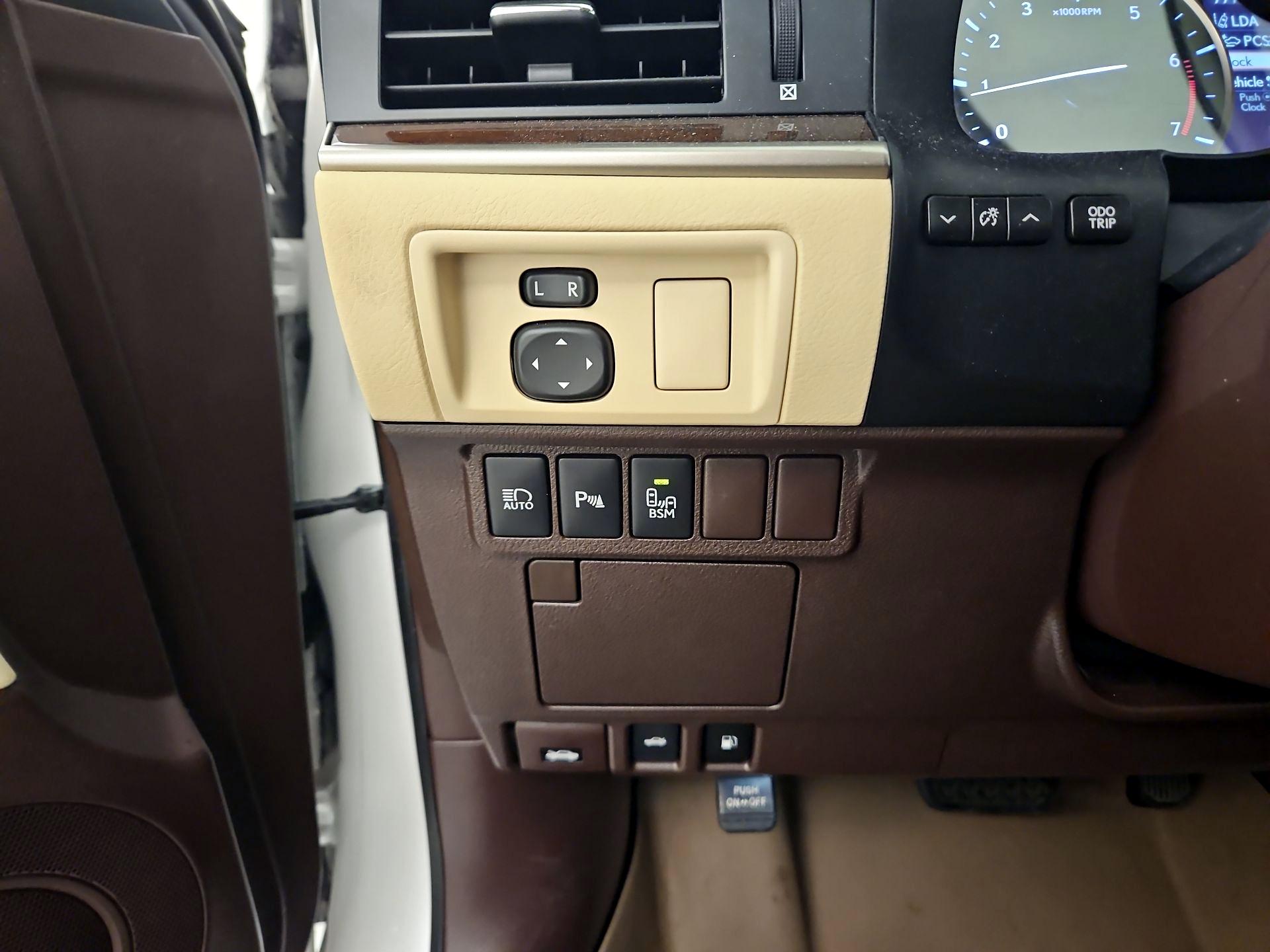 Thumbnail: 2018 Lexus ES - 13