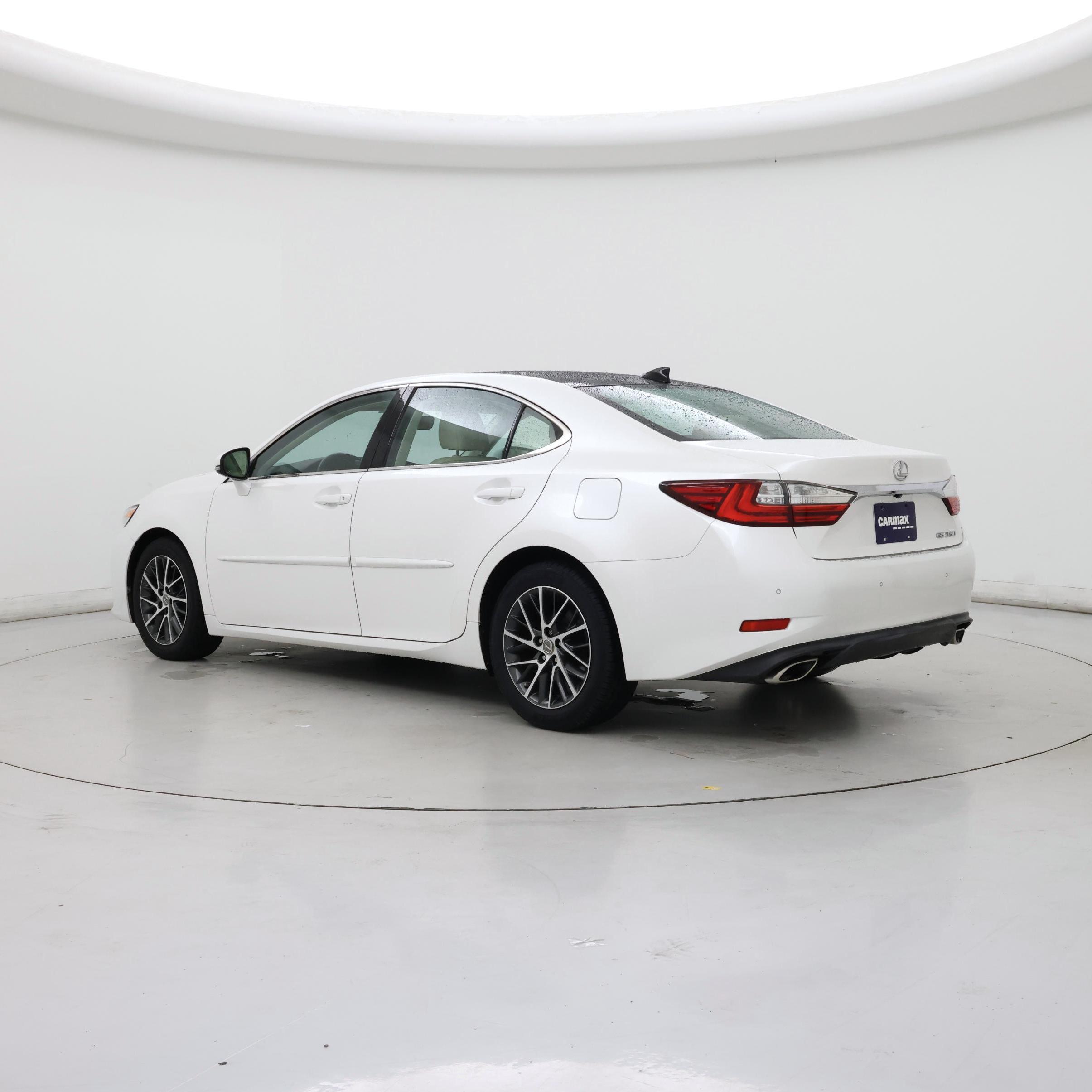 Thumbnail: 2018 Lexus ES - 2