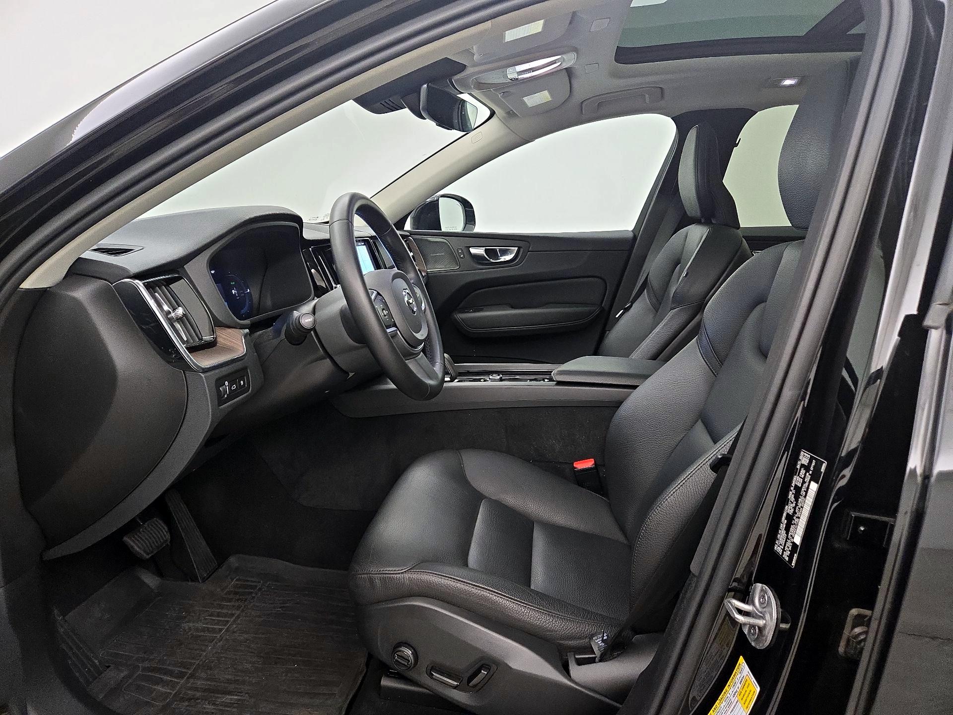 Thumbnail: 2022 Volvo XC60 - 11