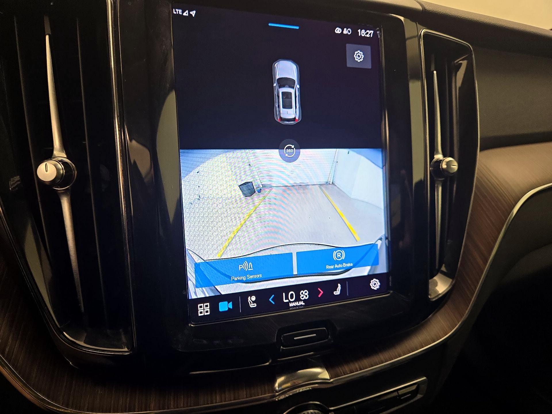 Thumbnail: 2022 Volvo XC60 - 15