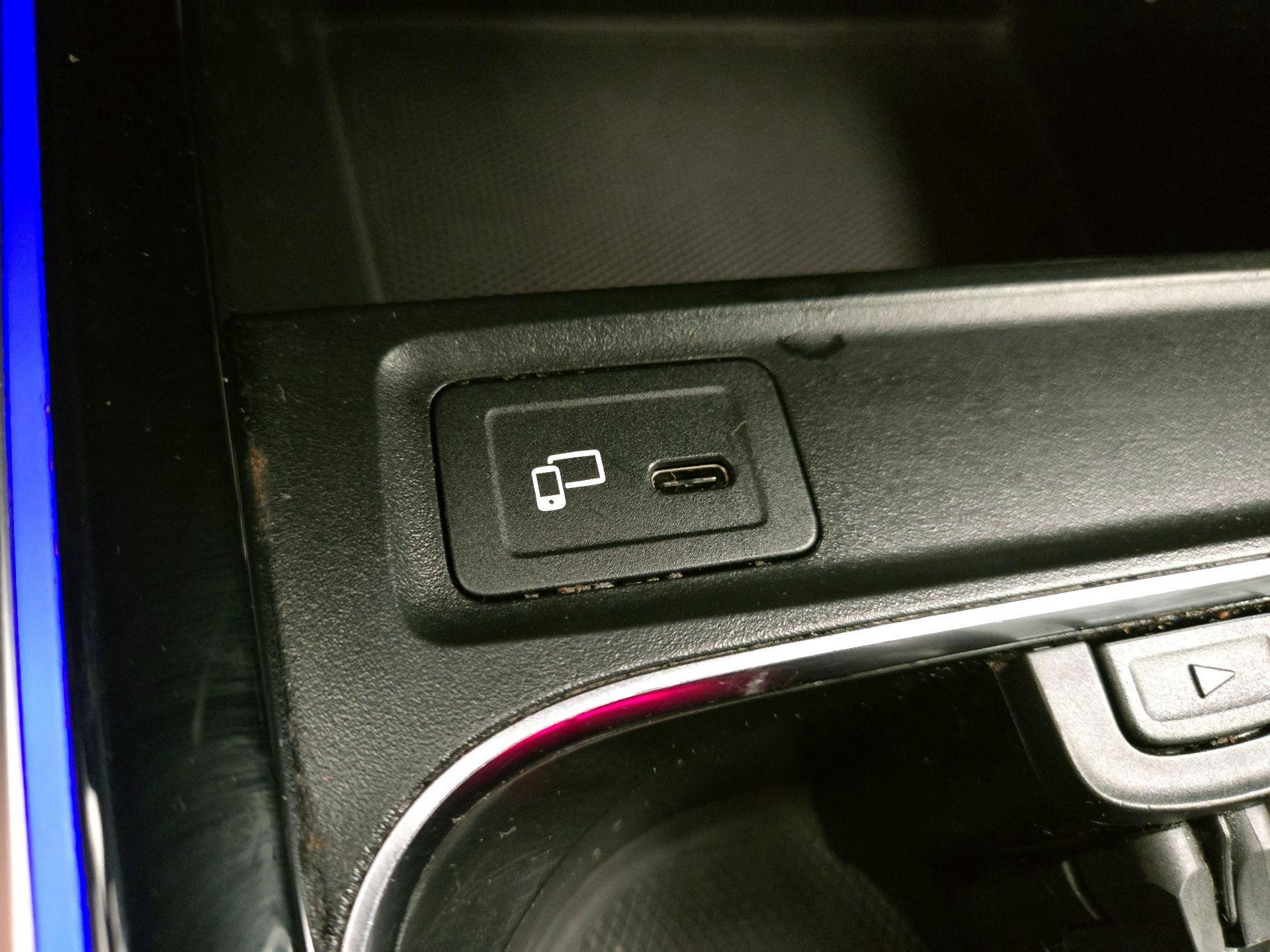 Thumbnail: 2021 Mercedes-Benz GLB - 18