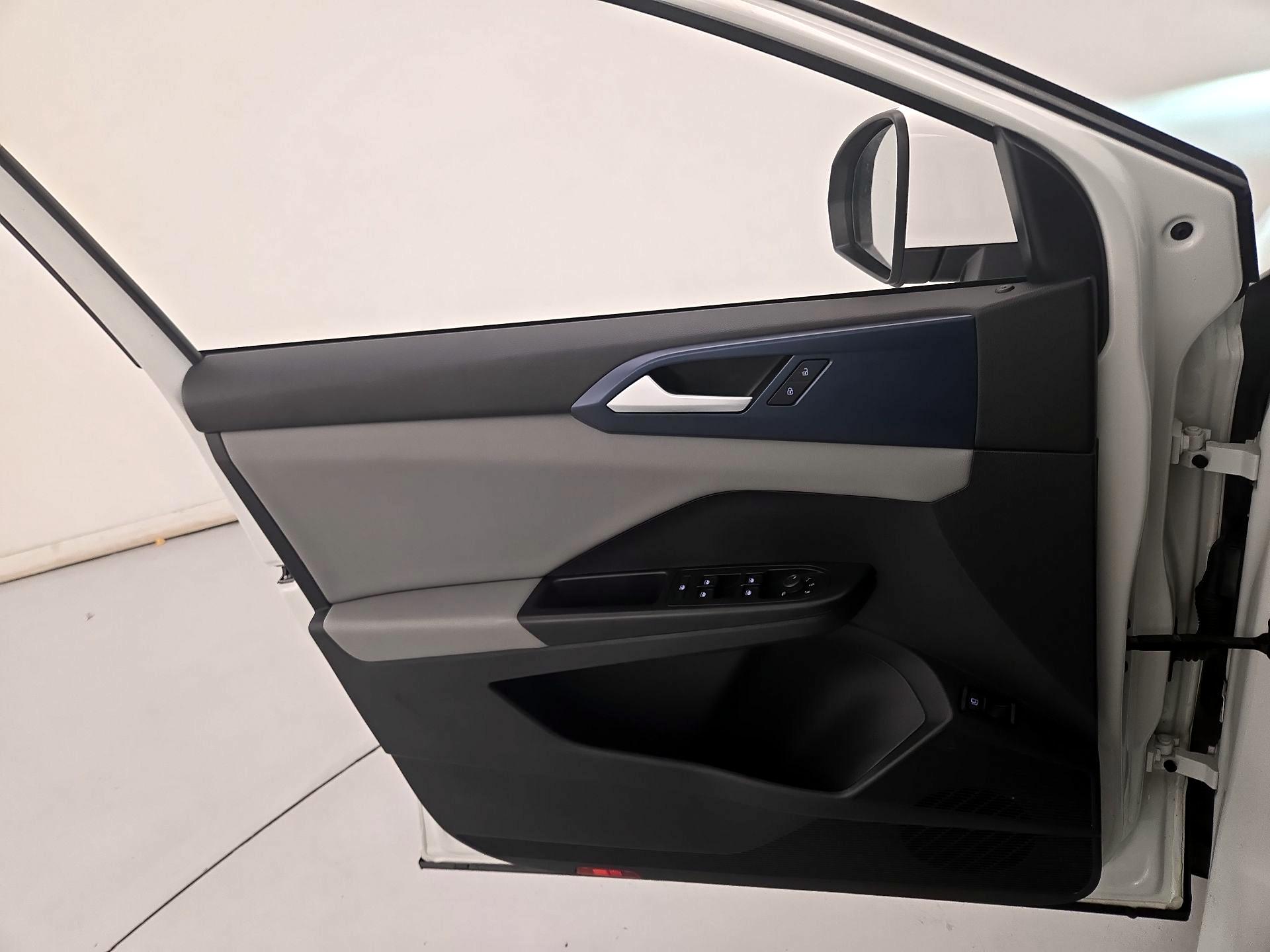 Thumbnail: 2023 Volkswagen Taos - 12