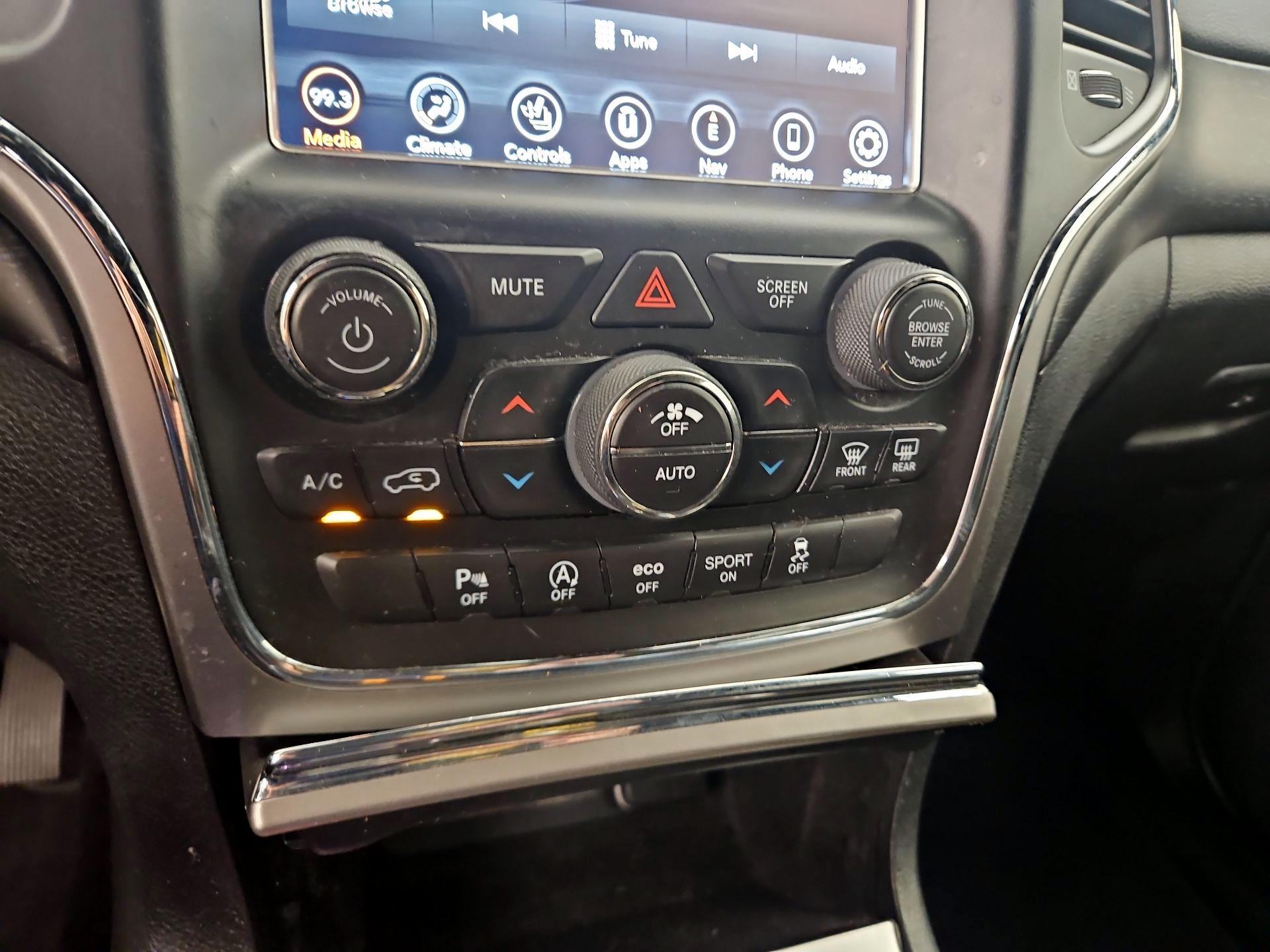Thumbnail: 2018 Jeep Grand Cherokee - 17