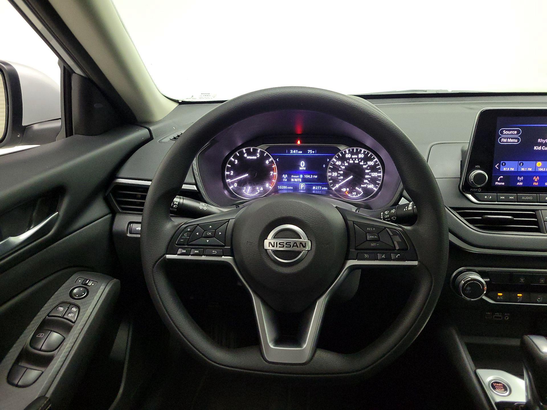 Thumbnail: 2022 Nissan Altima - 10