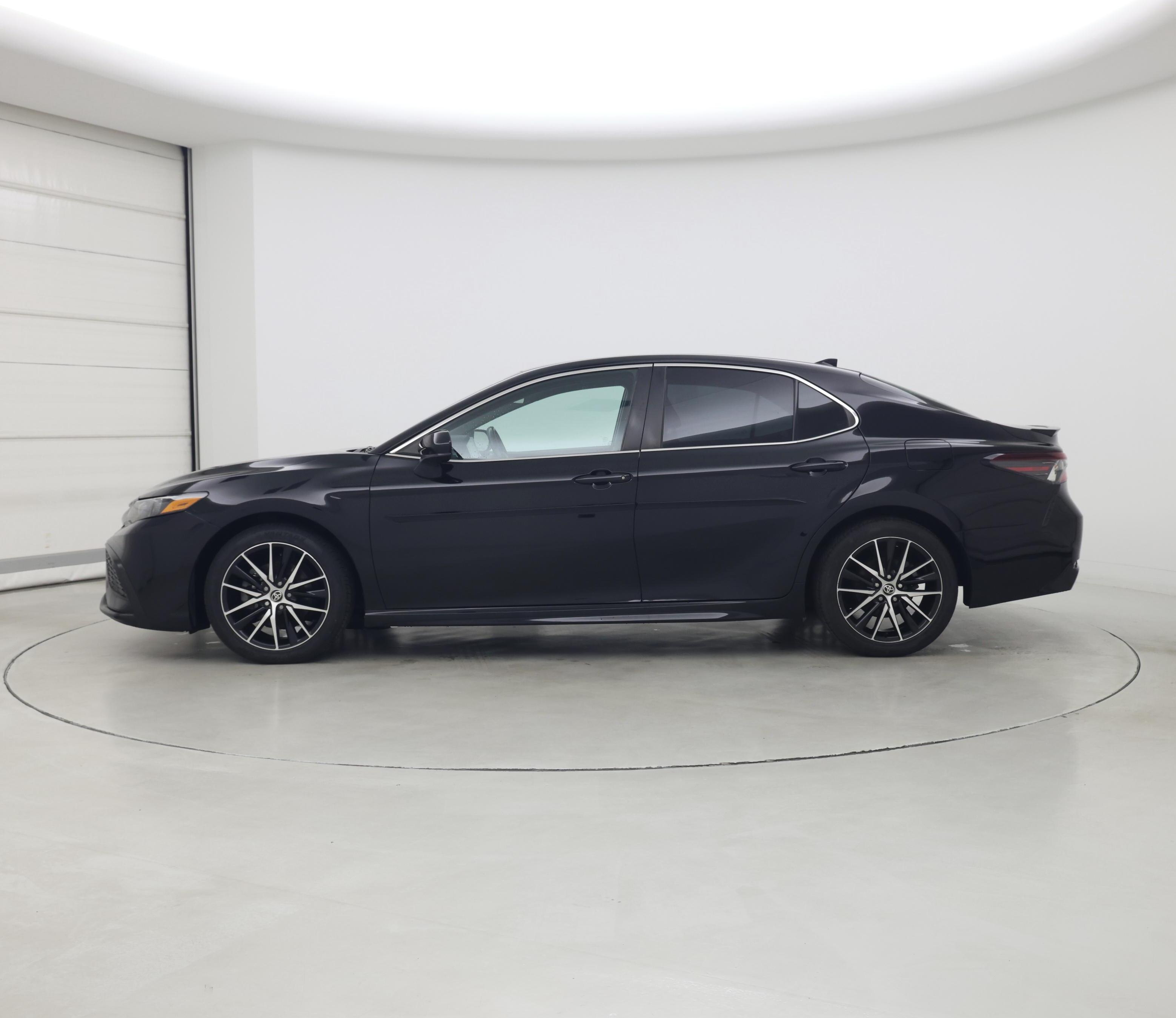 Thumbnail: 2021 Toyota Camry - 3