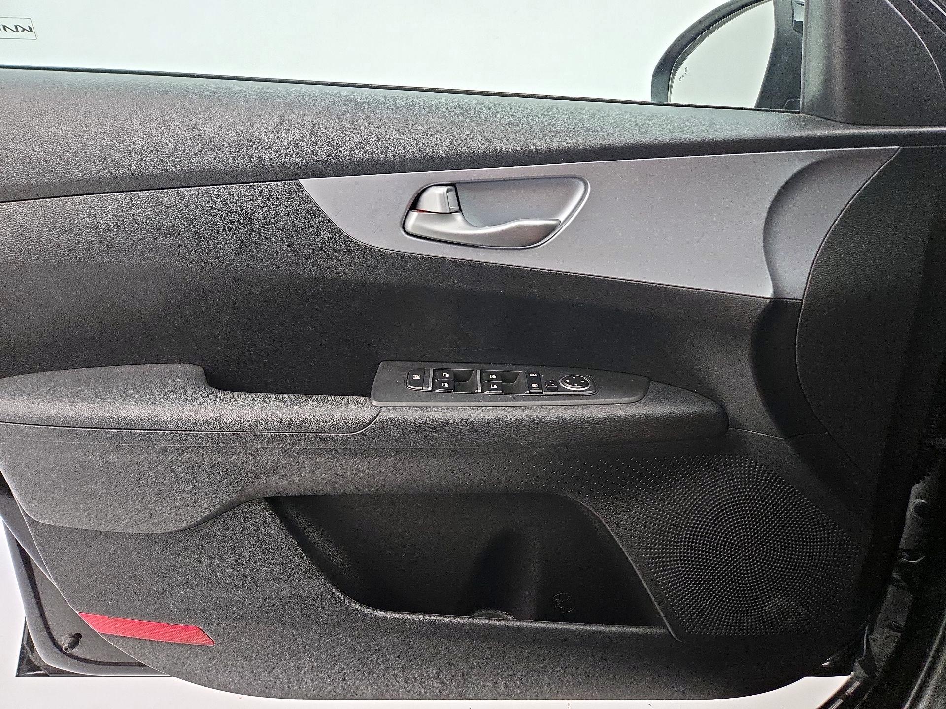 Thumbnail: 2023 Kia Forte - 12