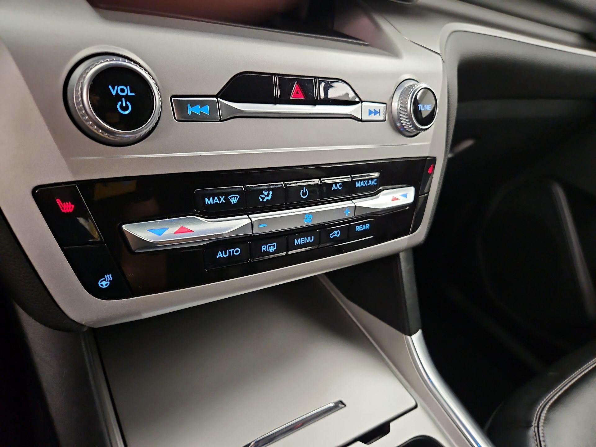 Thumbnail: 2022 Ford Explorer - 17