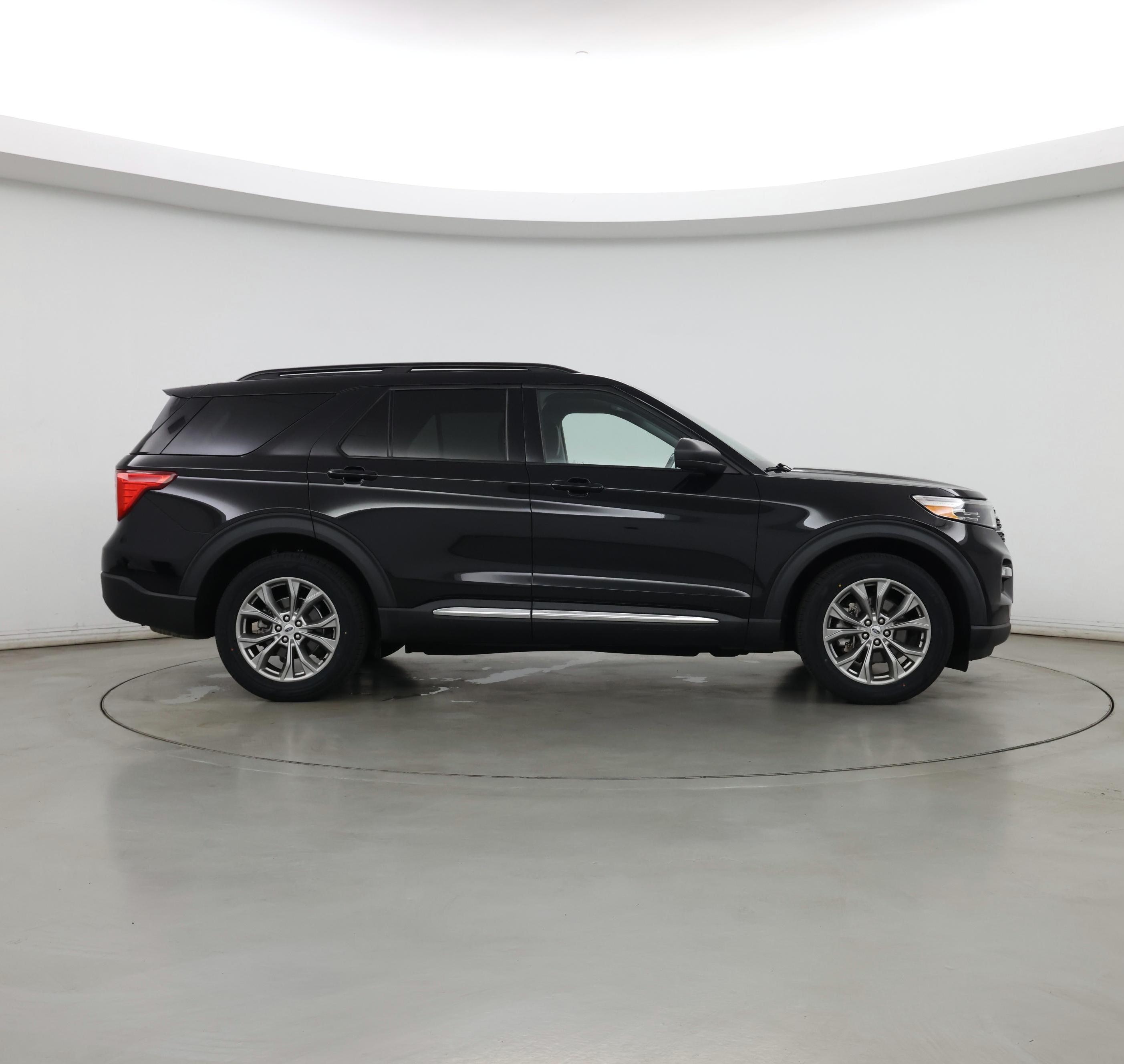 Thumbnail: 2022 Ford Explorer - 7
