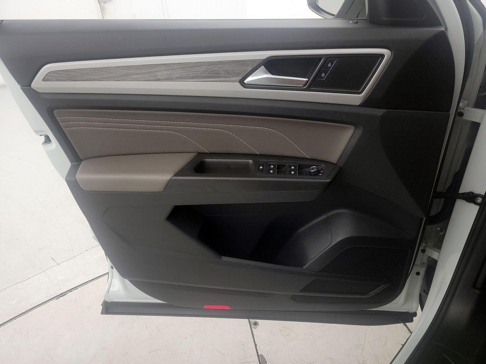 Thumbnail: 2022 Volkswagen Atlas - 12