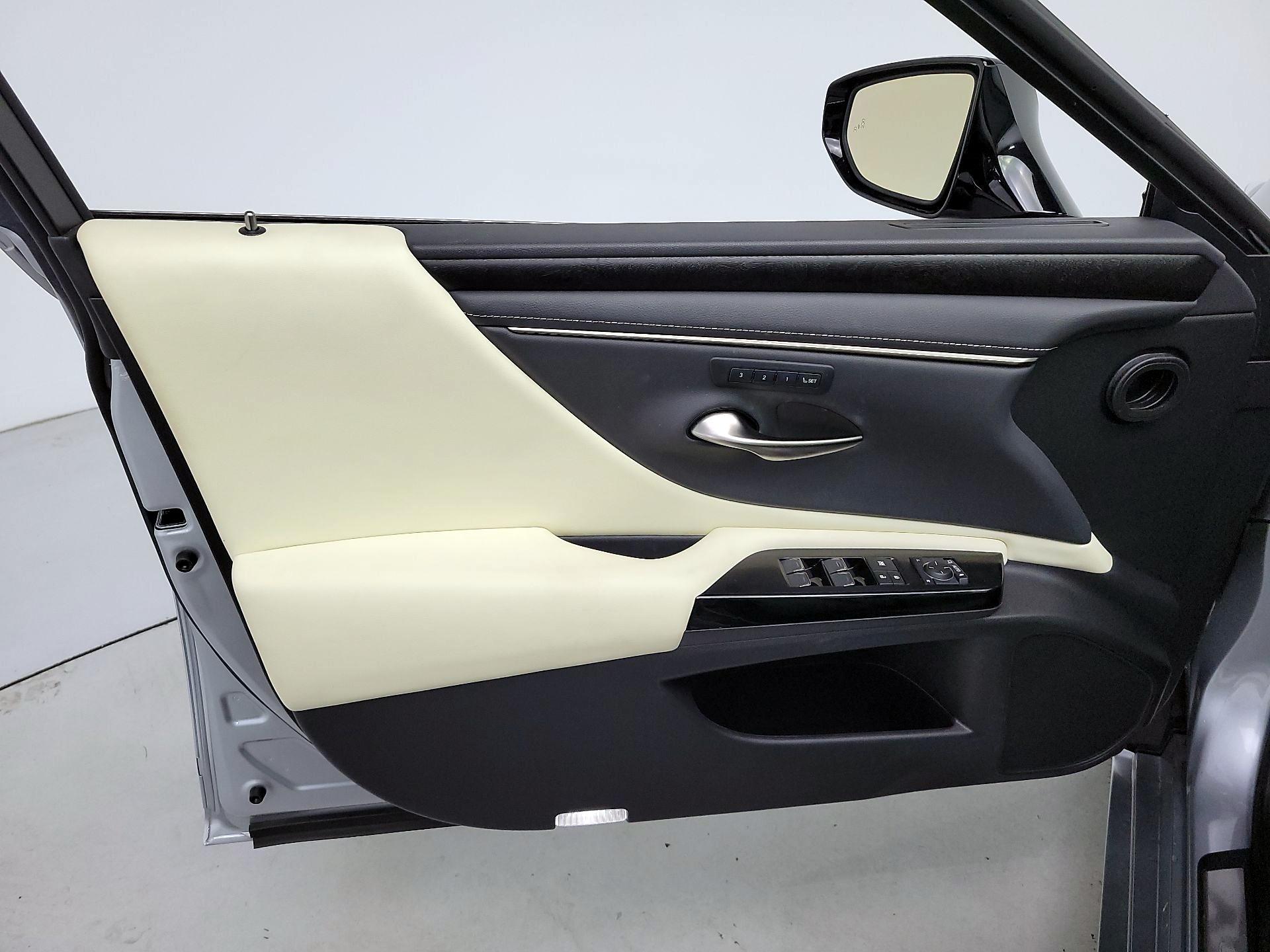 Thumbnail: 2022 Lexus ES - 12