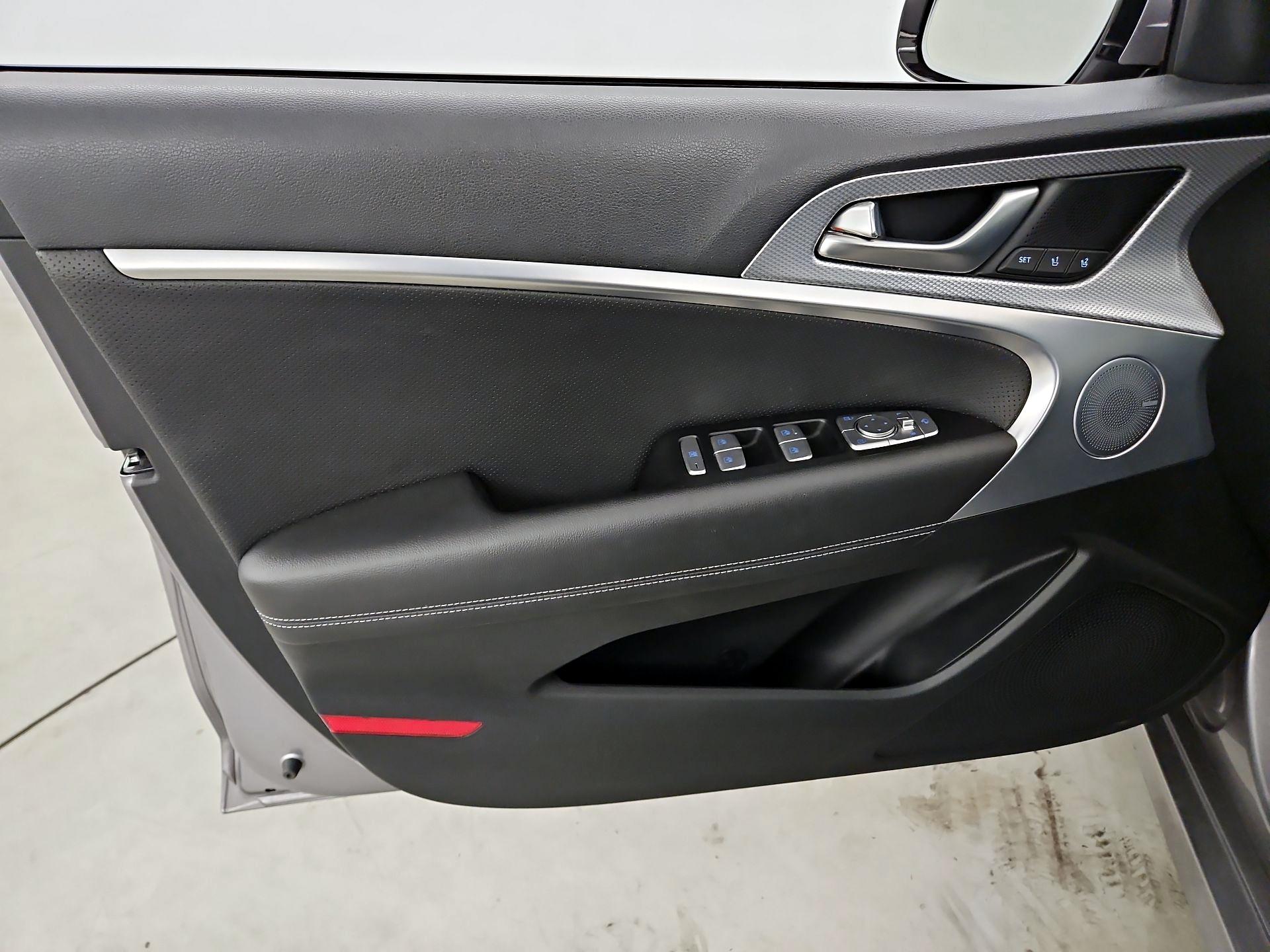 Thumbnail: 2022 Genesis G70 - 12