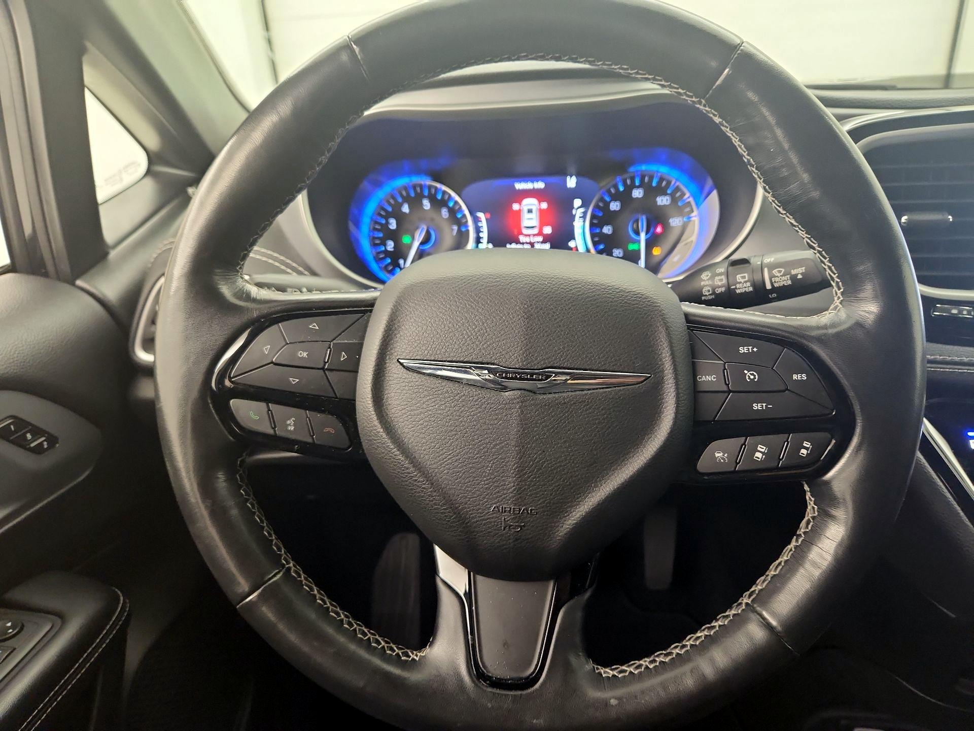 Thumbnail: 2021 Chrysler Pacifica - 10