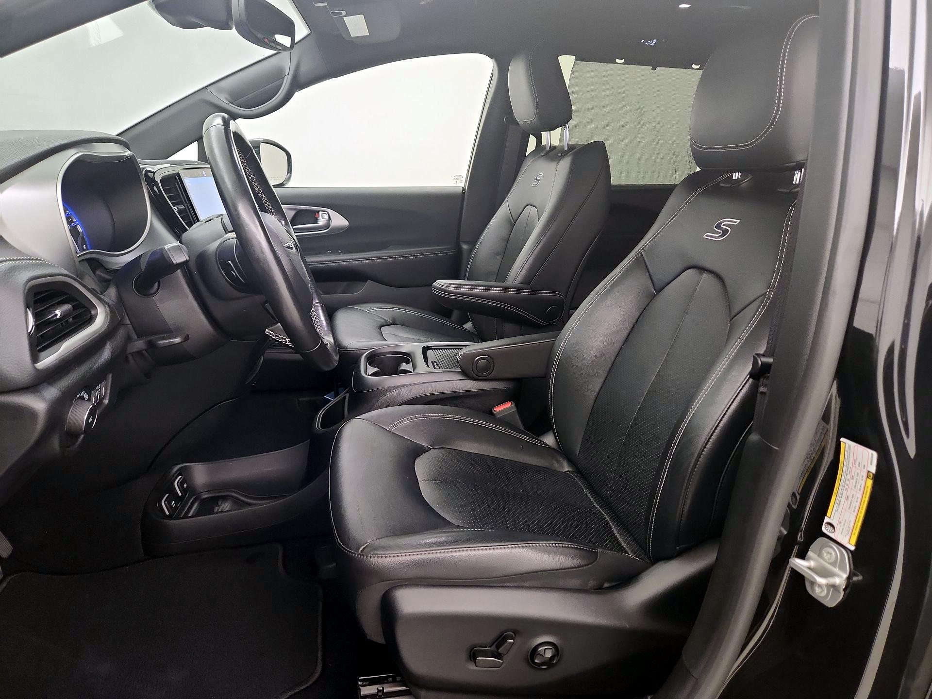 Thumbnail: 2021 Chrysler Pacifica - 11