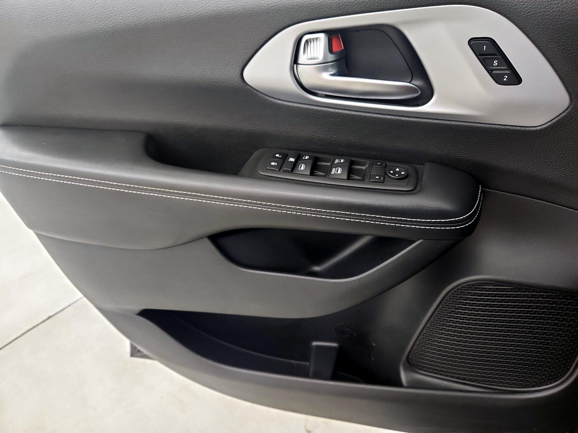 Thumbnail: 2021 Chrysler Pacifica - 12