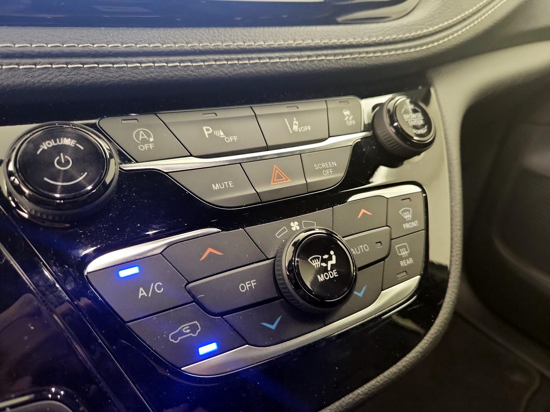 Thumbnail: 2021 Chrysler Pacifica - 17