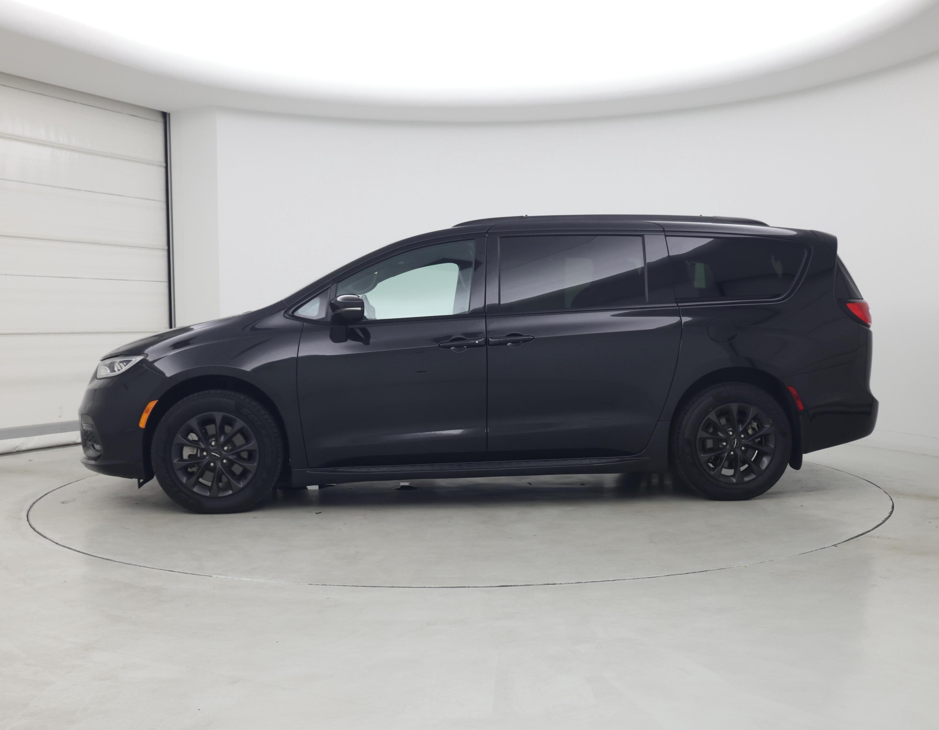 Thumbnail: 2021 Chrysler Pacifica - 3