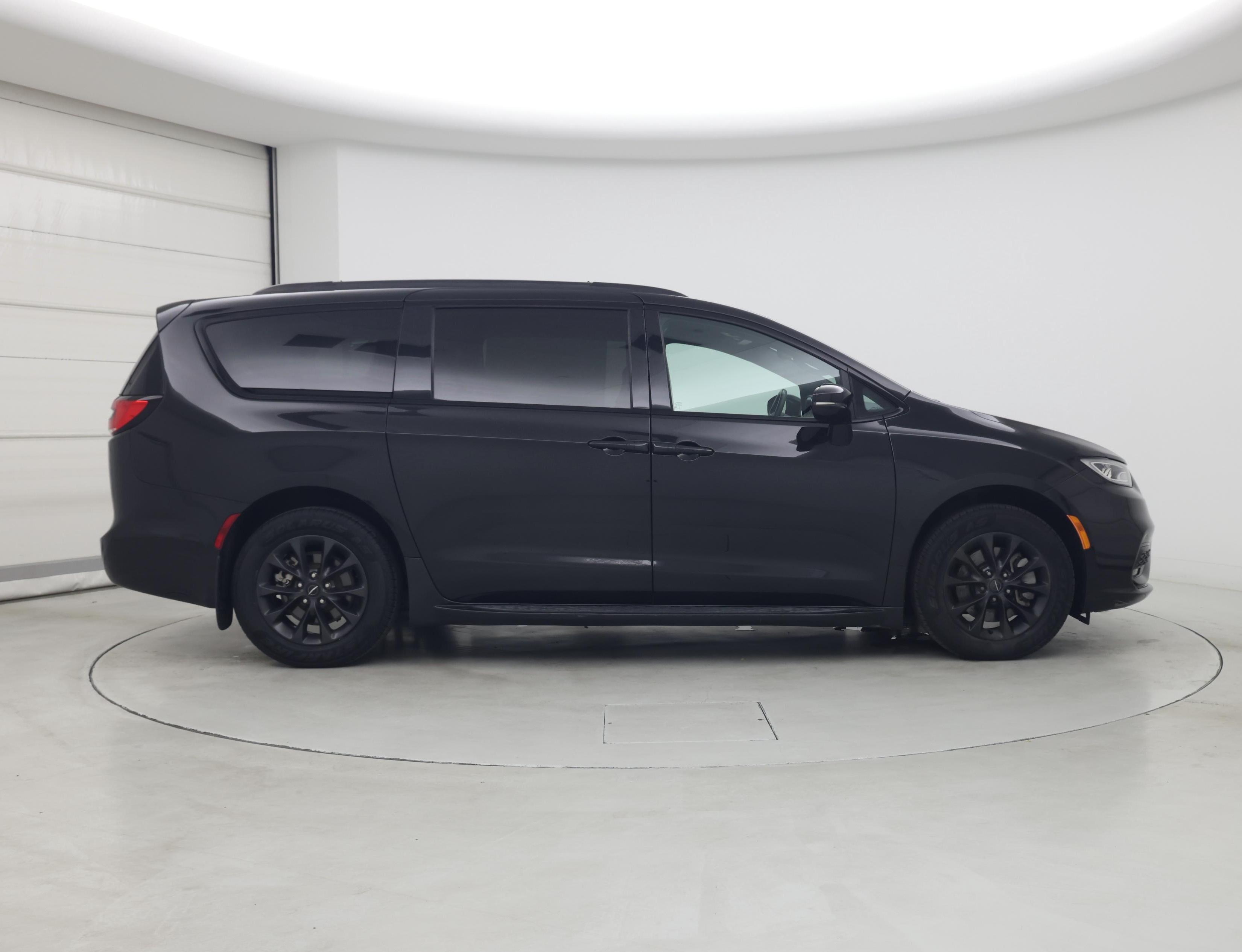 Thumbnail: 2021 Chrysler Pacifica - 7