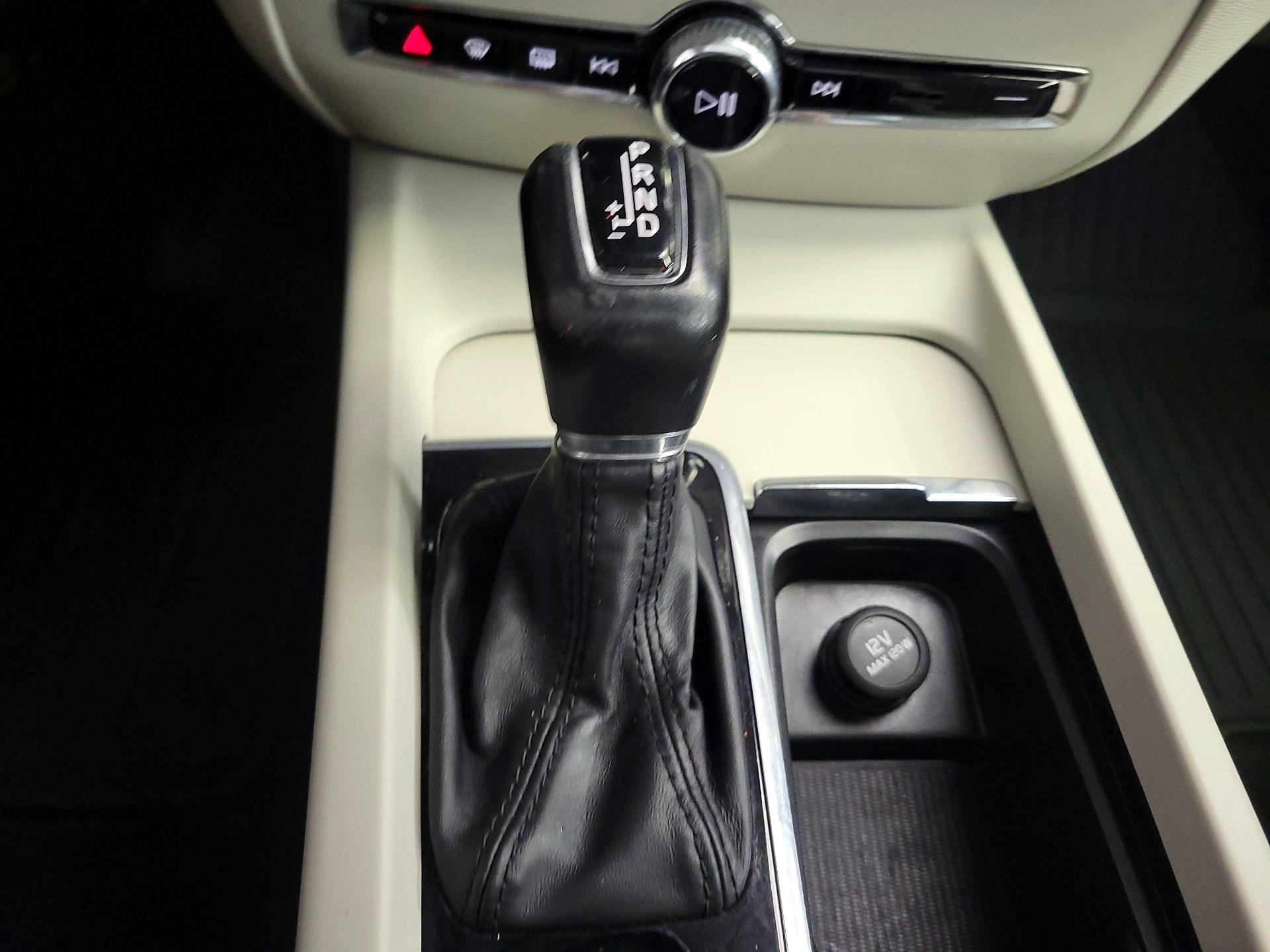 Thumbnail: 2020 Volvo S60 - 17