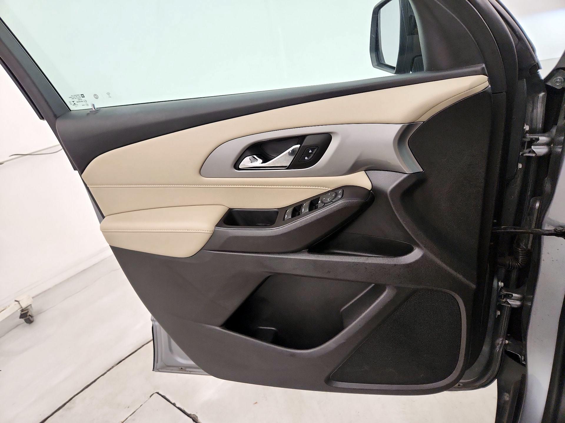 Thumbnail: 2023 Chevrolet Traverse - 10