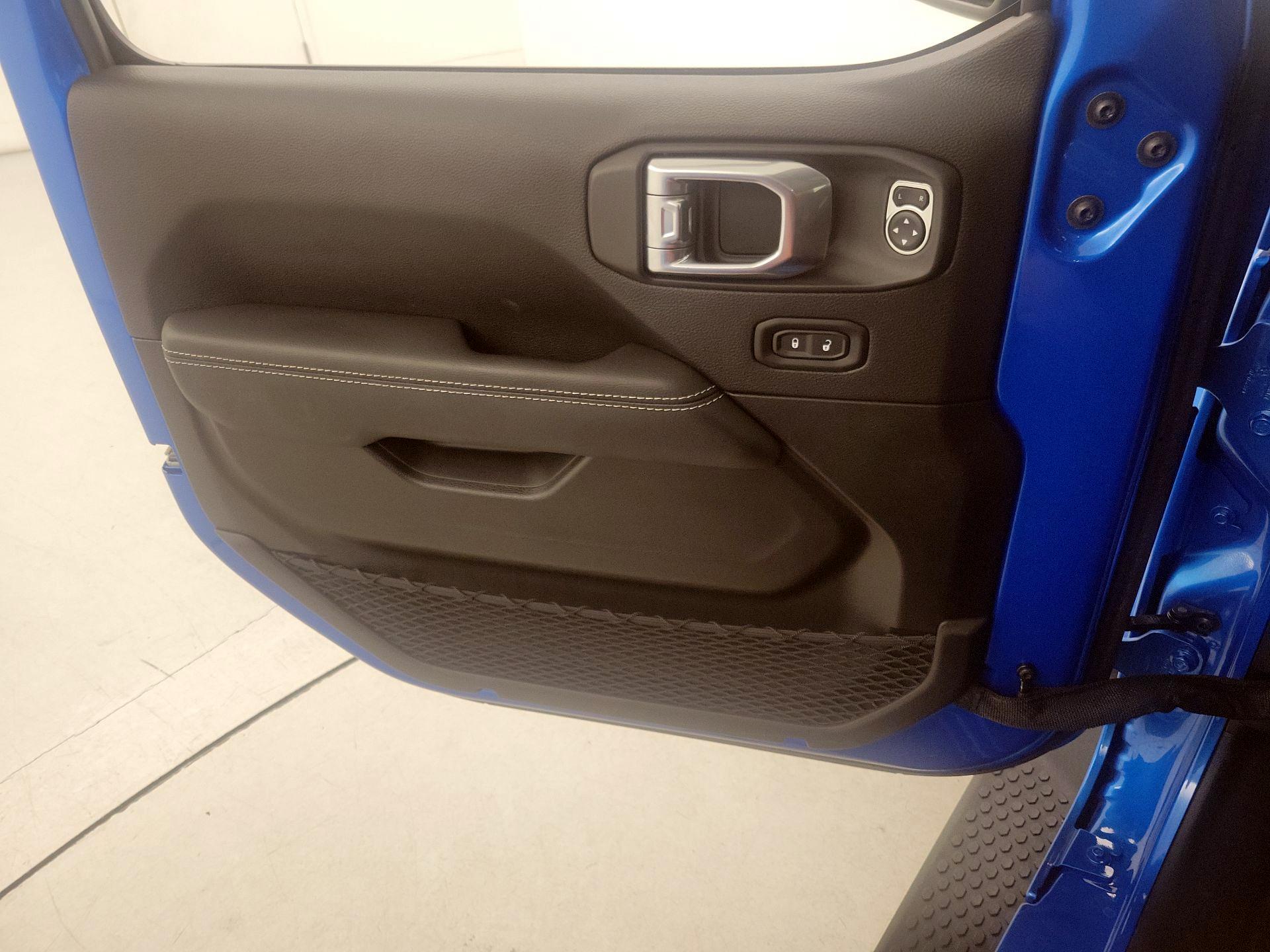 Thumbnail: 2022 Jeep Wrangler - 12