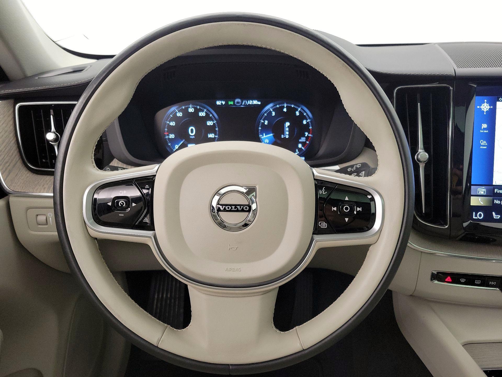 Thumbnail: 2020 Volvo XC60 - 10