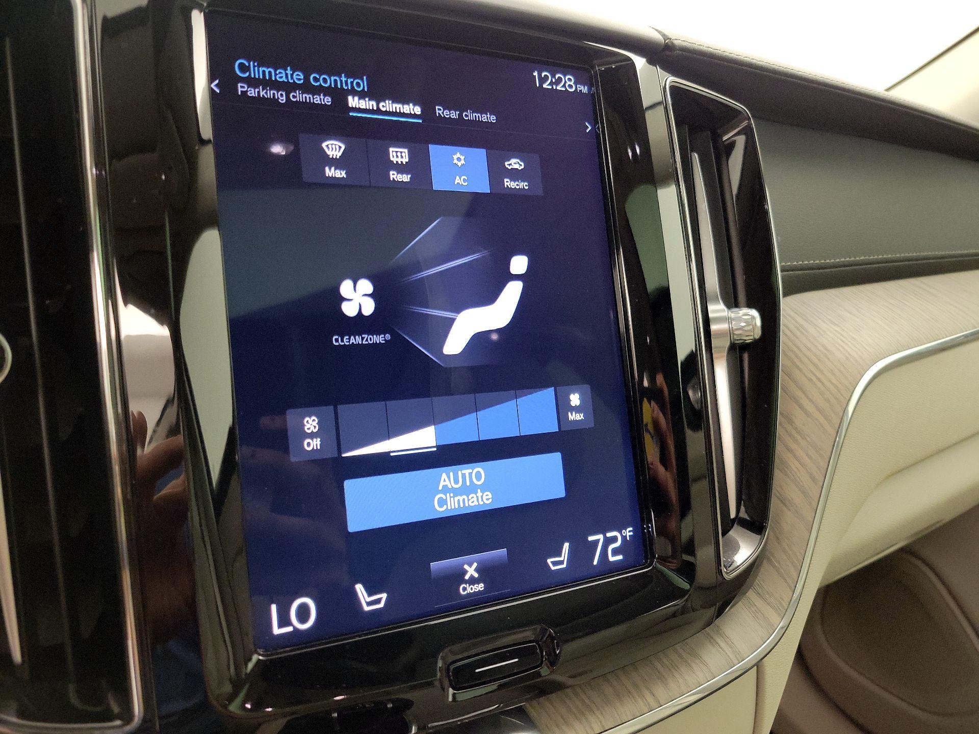Thumbnail: 2020 Volvo XC60 - 17