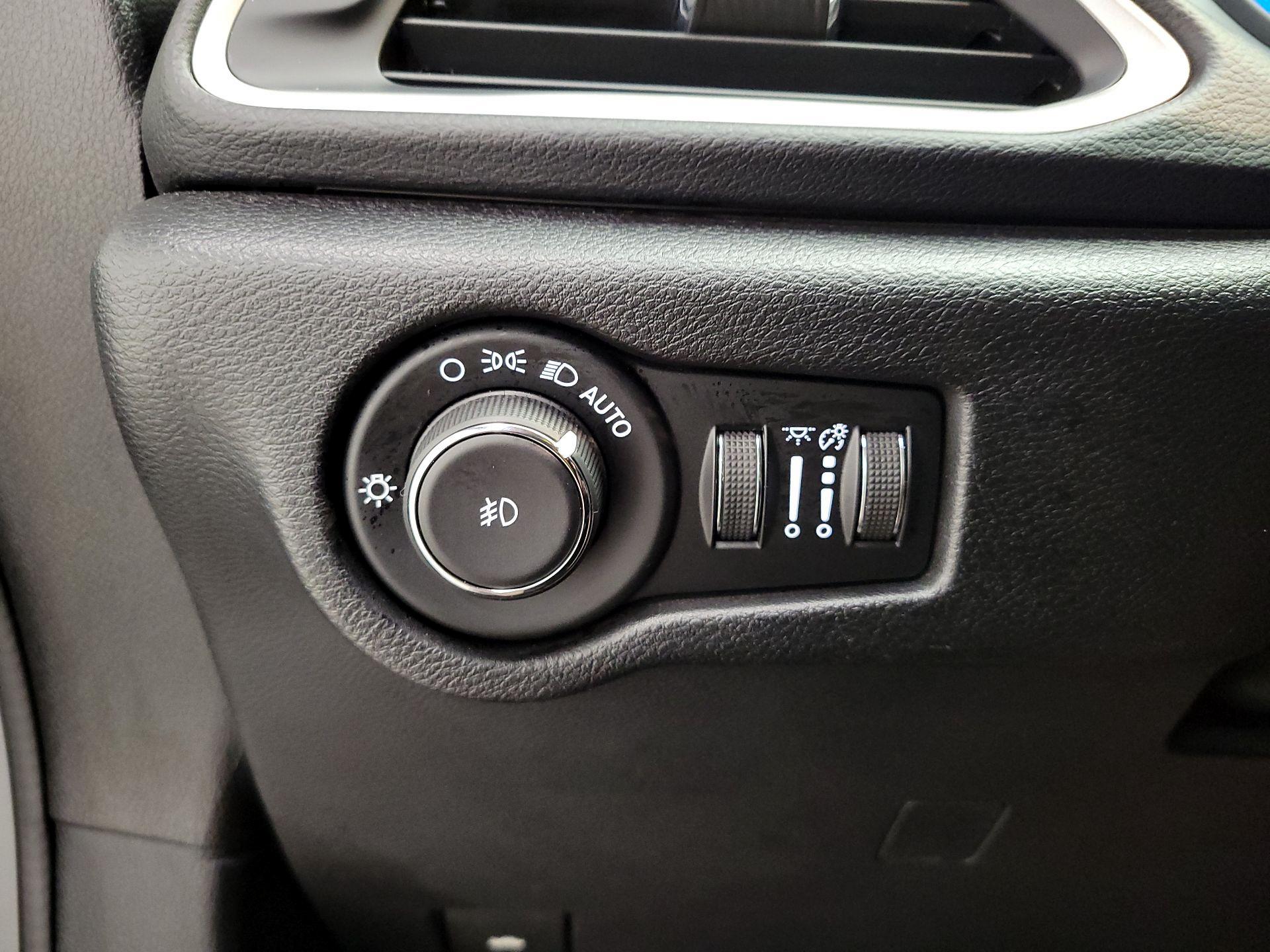 Thumbnail: 2020 Chrysler Pacifica - 13