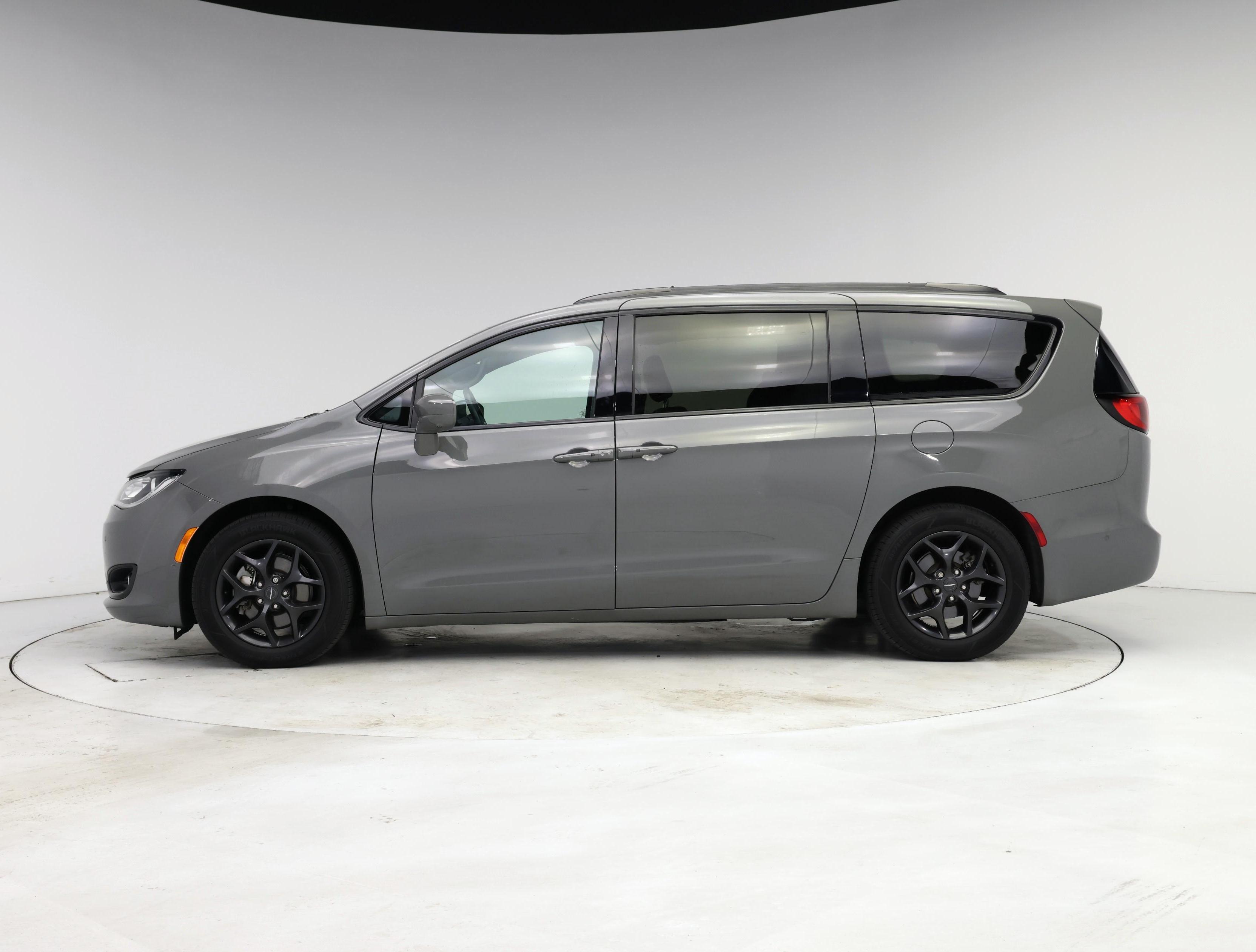 Thumbnail: 2020 Chrysler Pacifica - 3