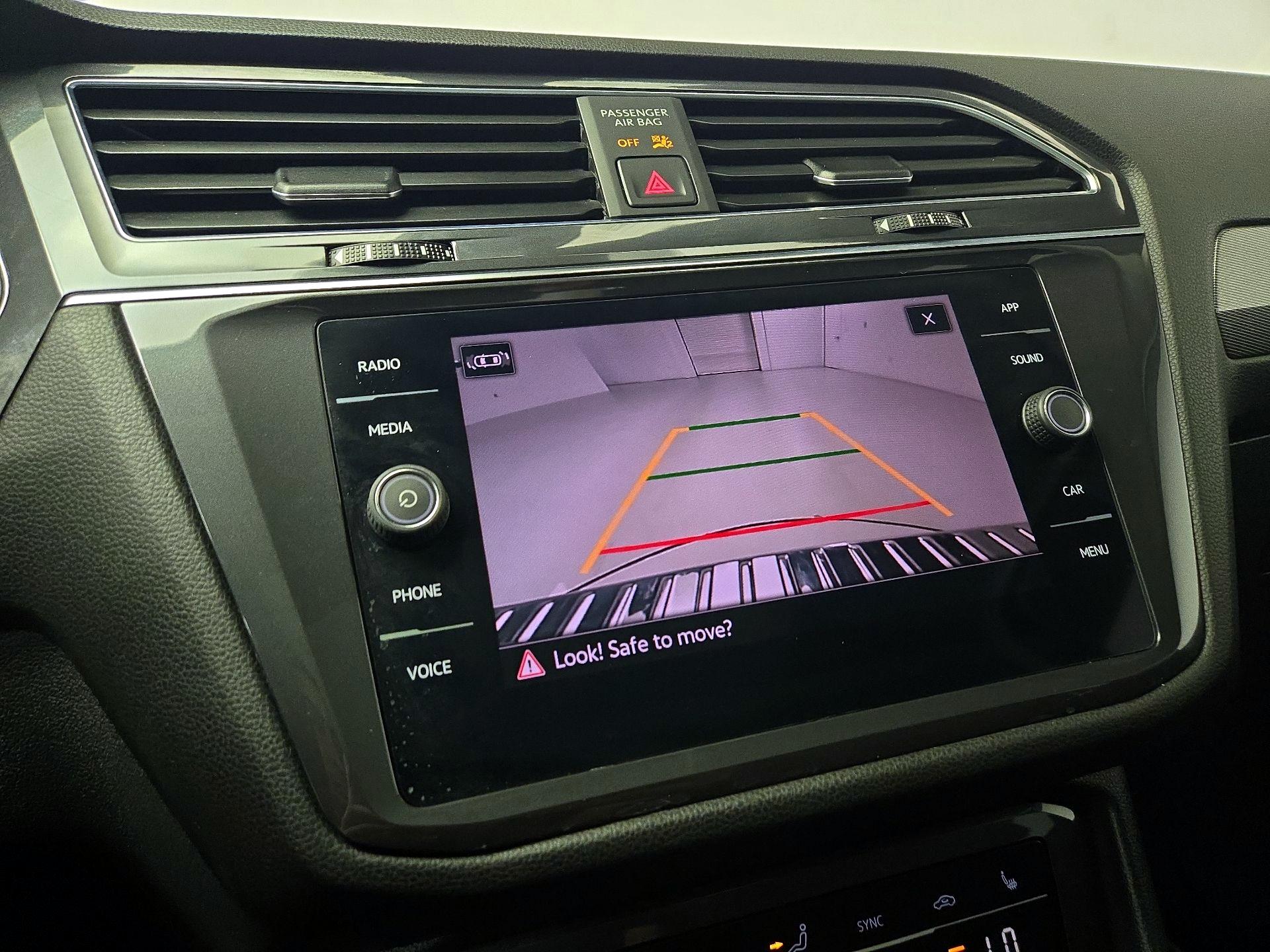 Thumbnail: 2022 Volkswagen Tiguan - 14