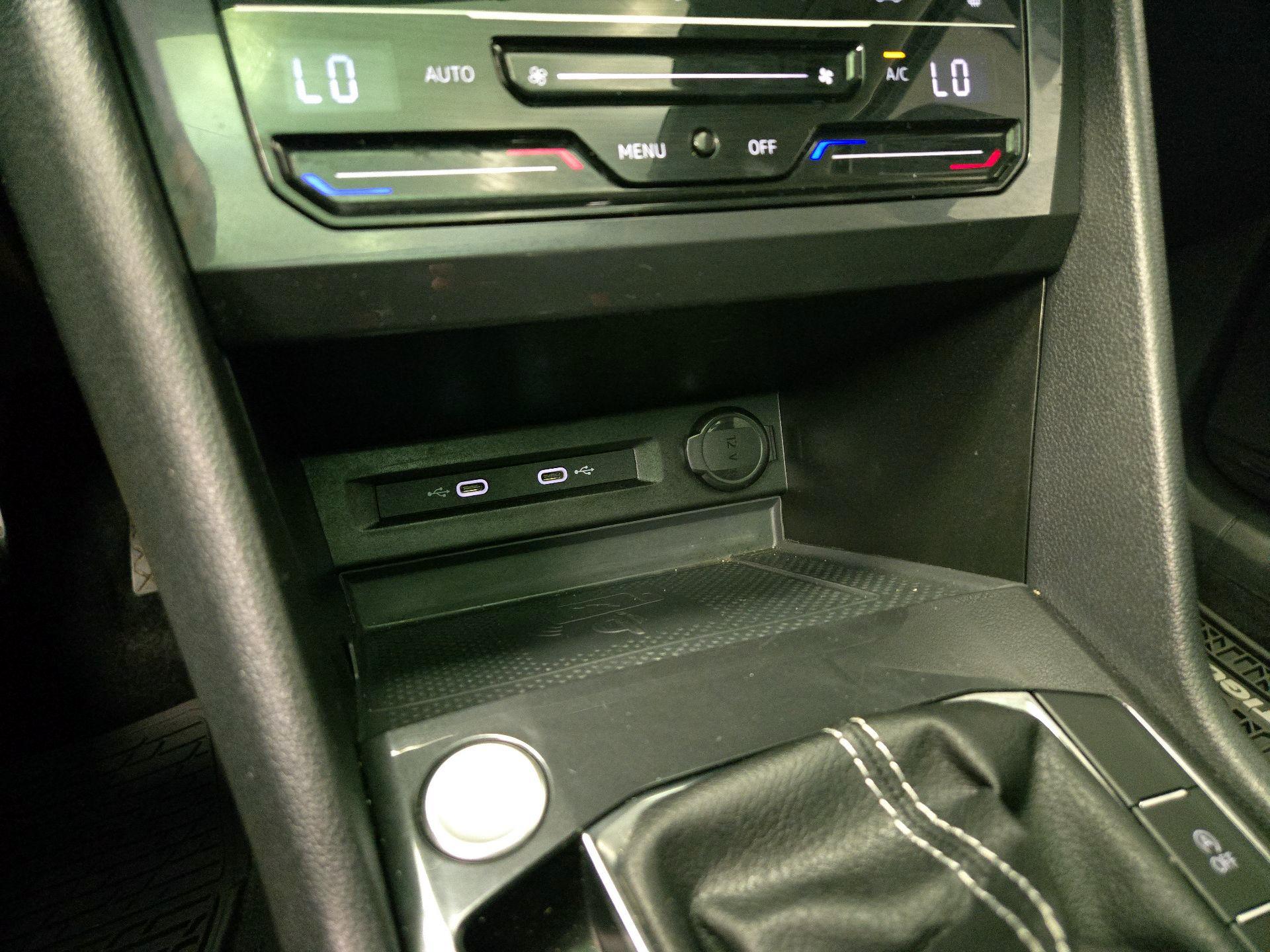 Thumbnail: 2022 Volkswagen Tiguan - 18