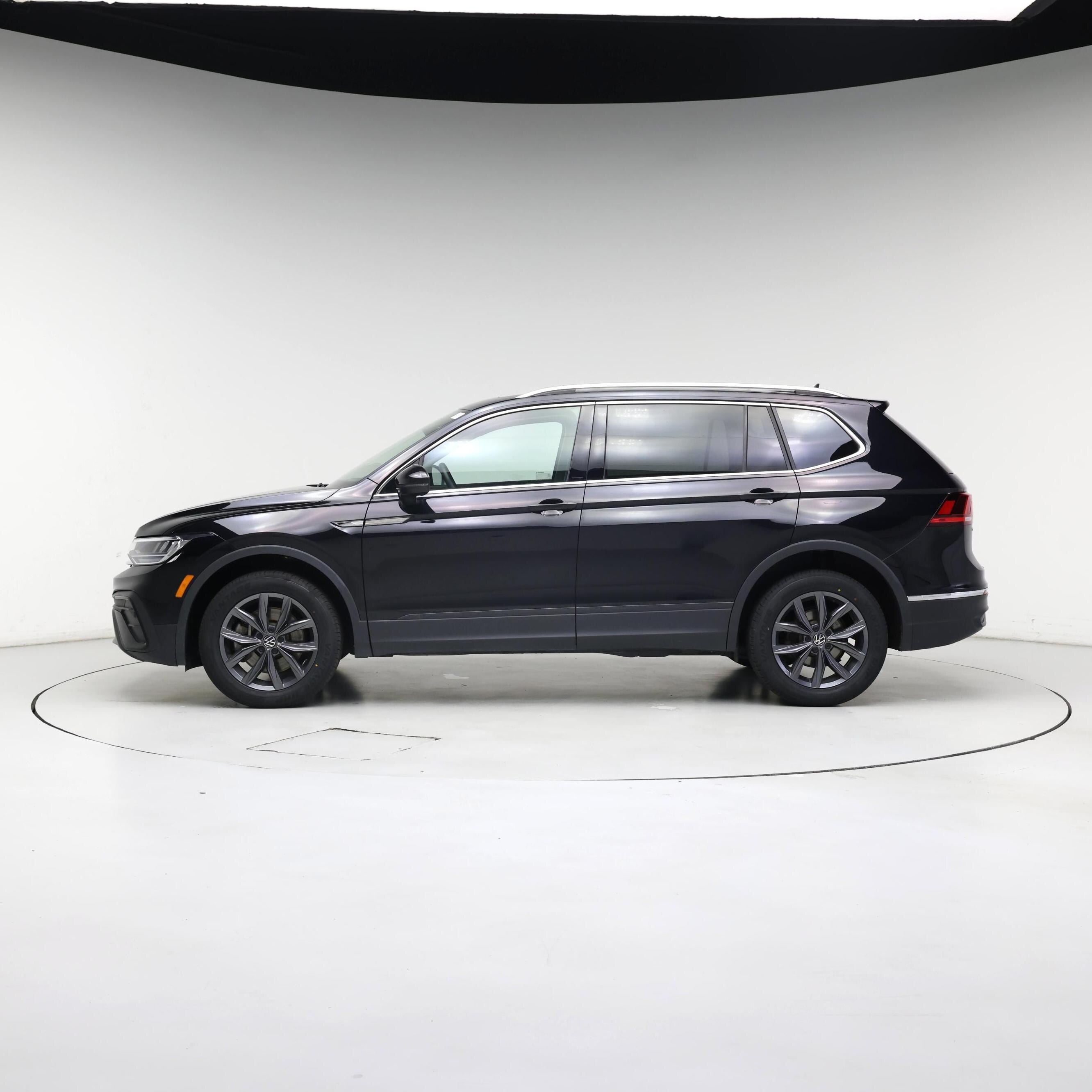 Thumbnail: 2022 Volkswagen Tiguan - 3