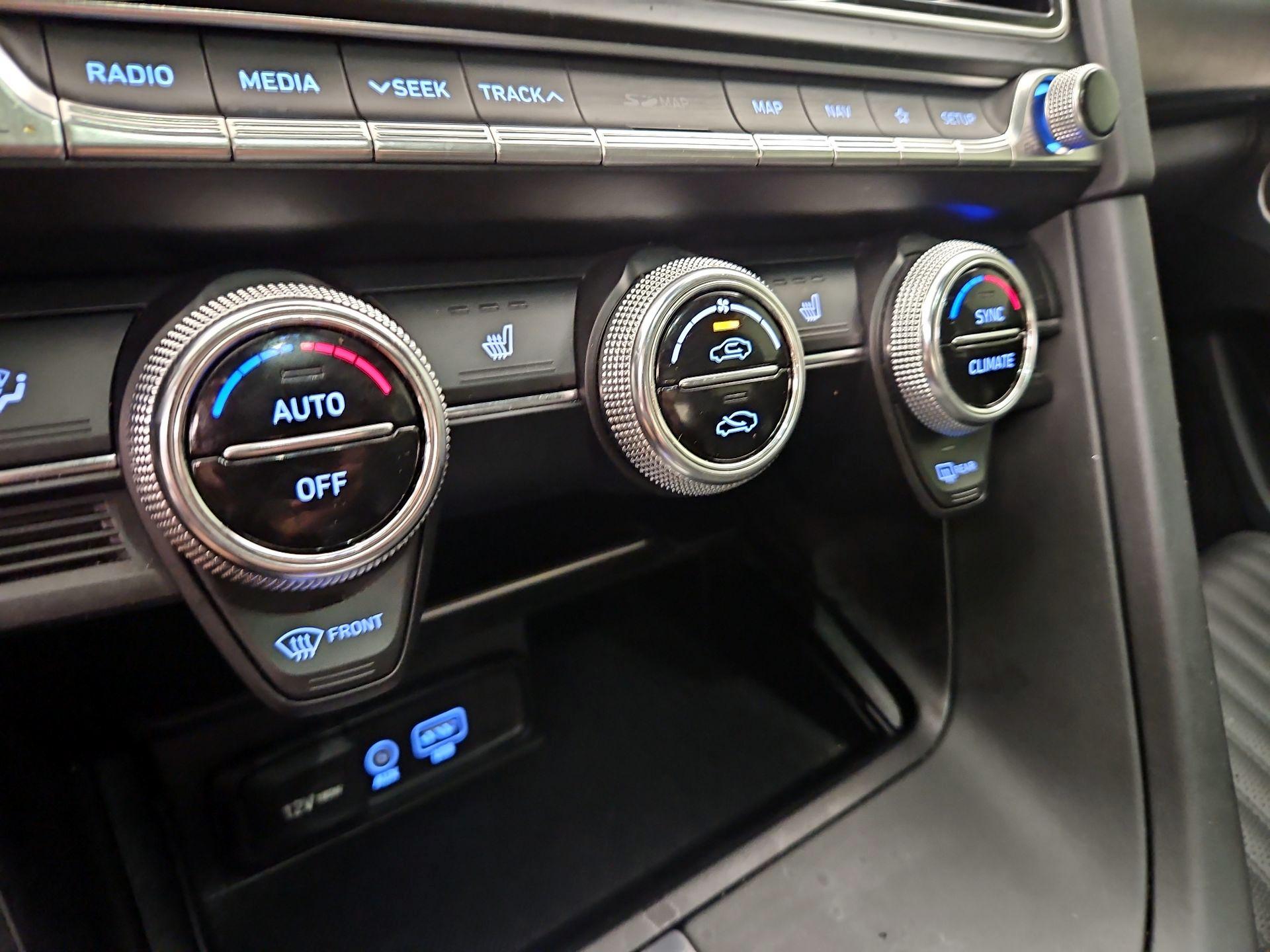 Thumbnail: 2020 Genesis G70 - 17