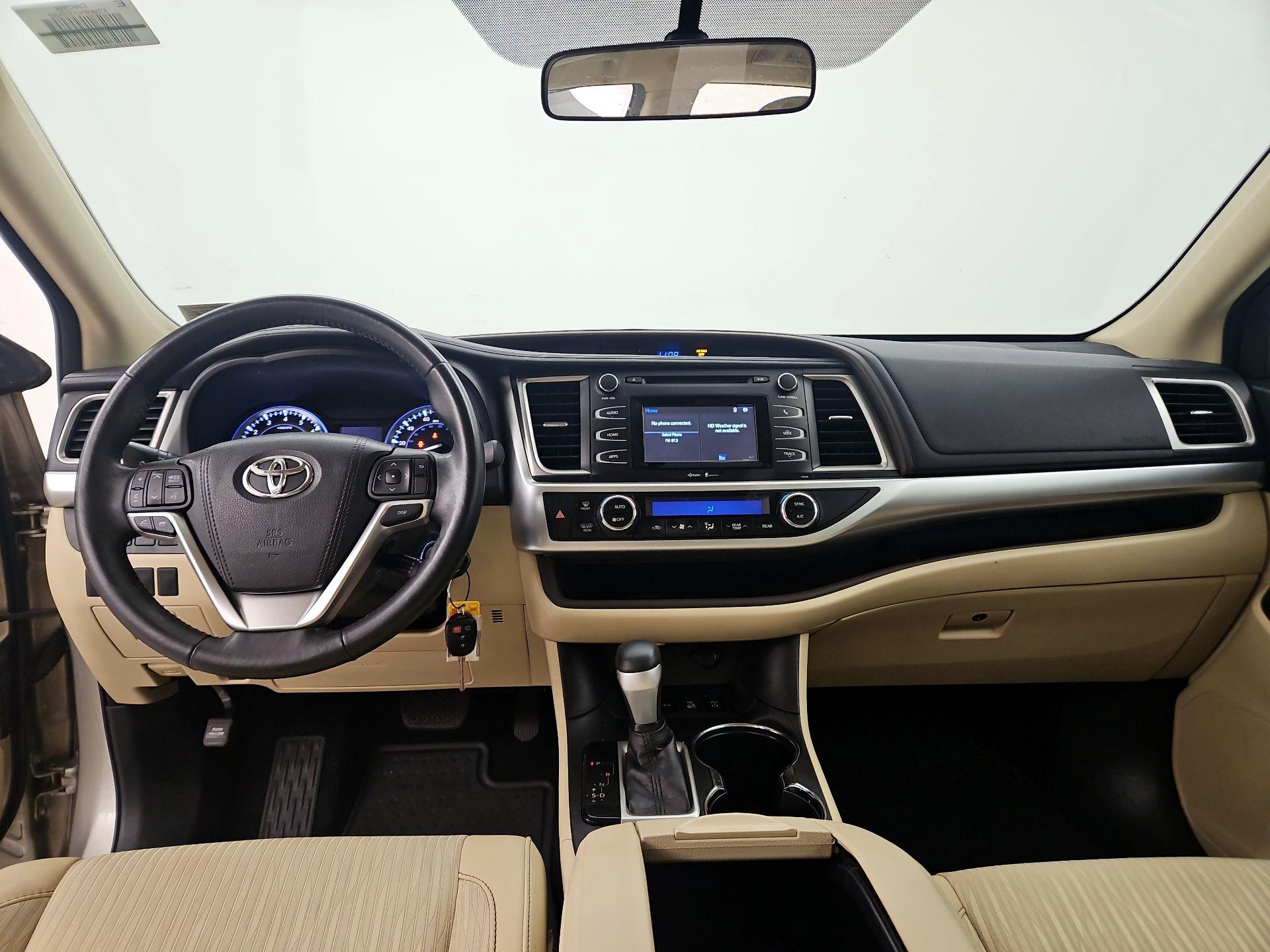 Thumbnail: 2015 Toyota Highlander - 9
