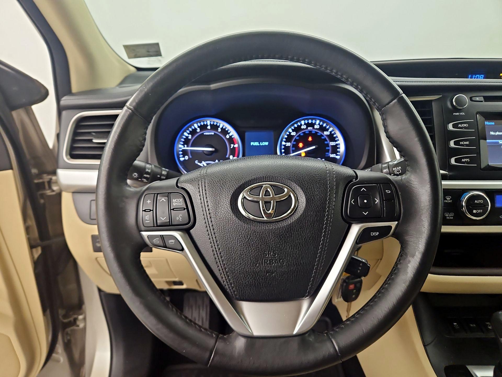 Thumbnail: 2015 Toyota Highlander - 10
