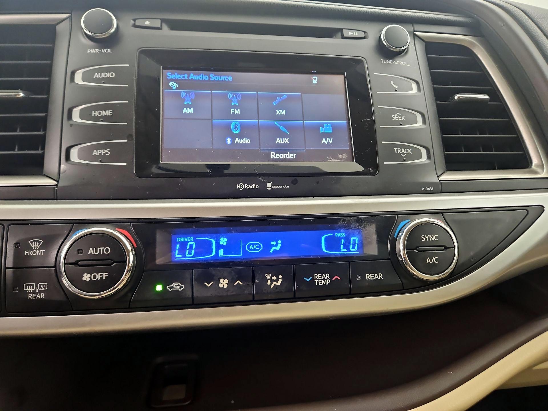 Thumbnail: 2015 Toyota Highlander - 16