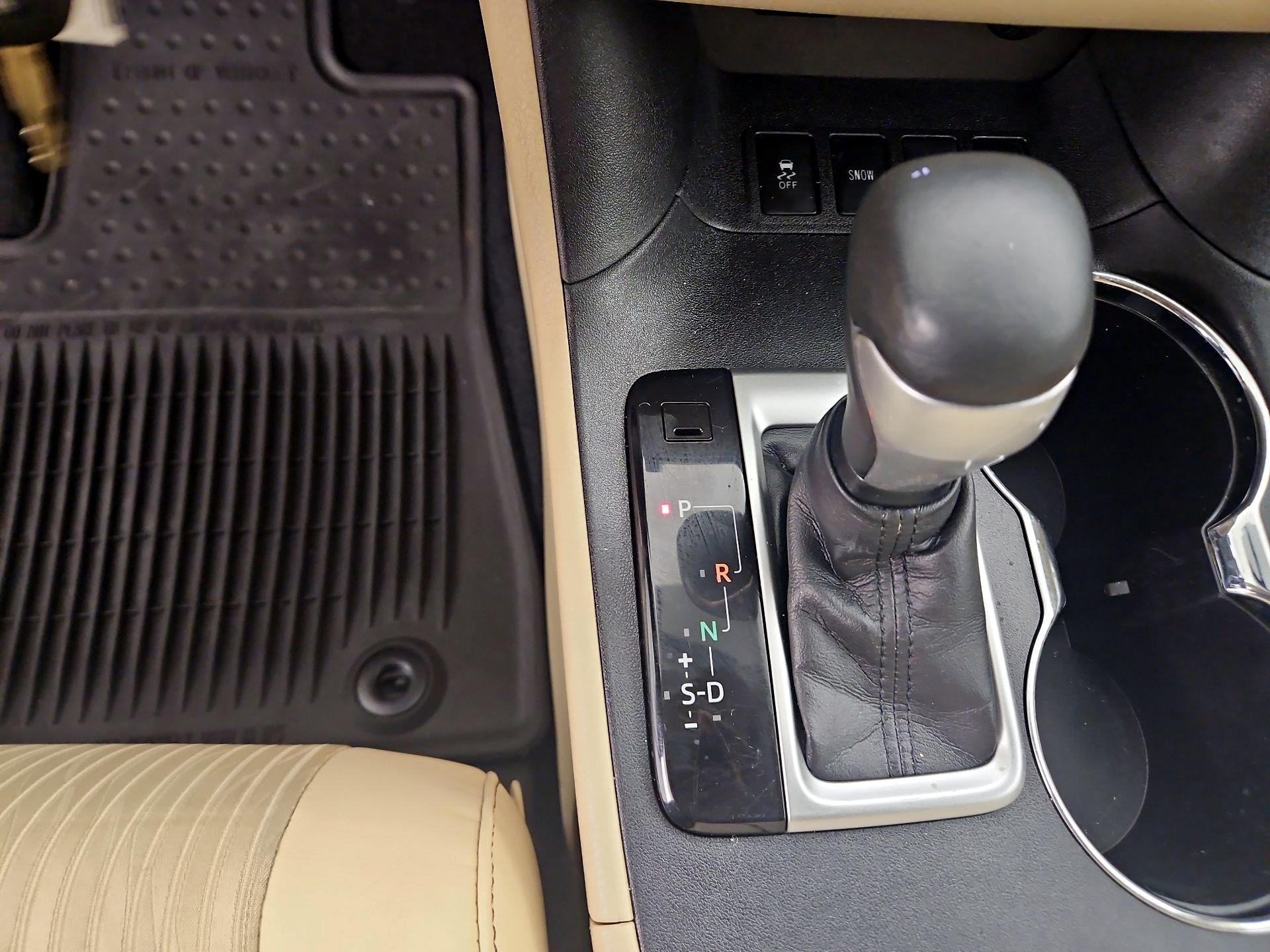 Thumbnail: 2015 Toyota Highlander - 17