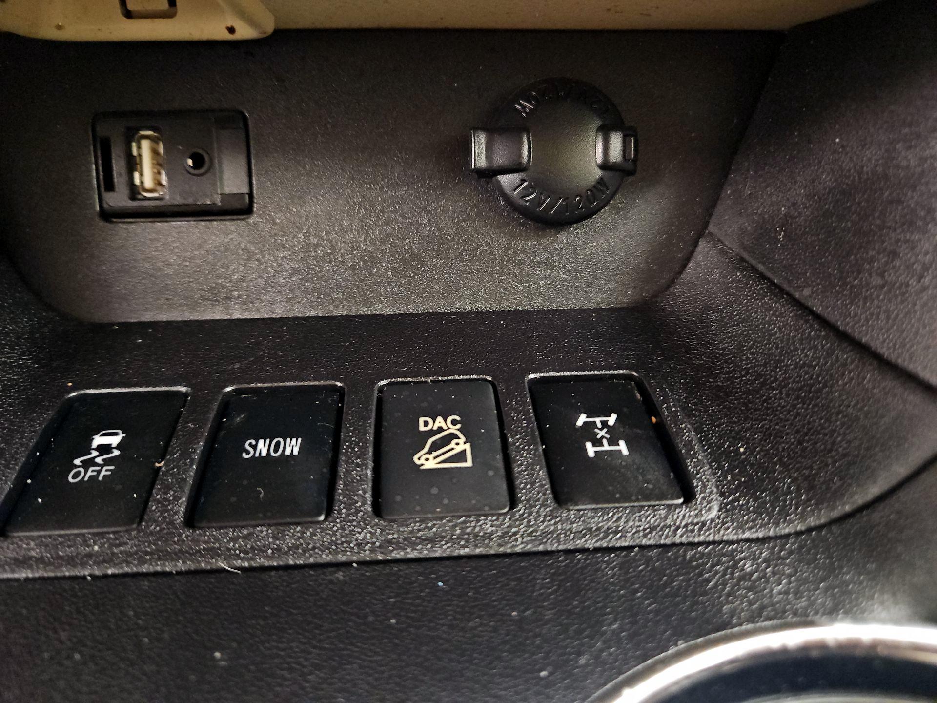 Thumbnail: 2015 Toyota Highlander - 18