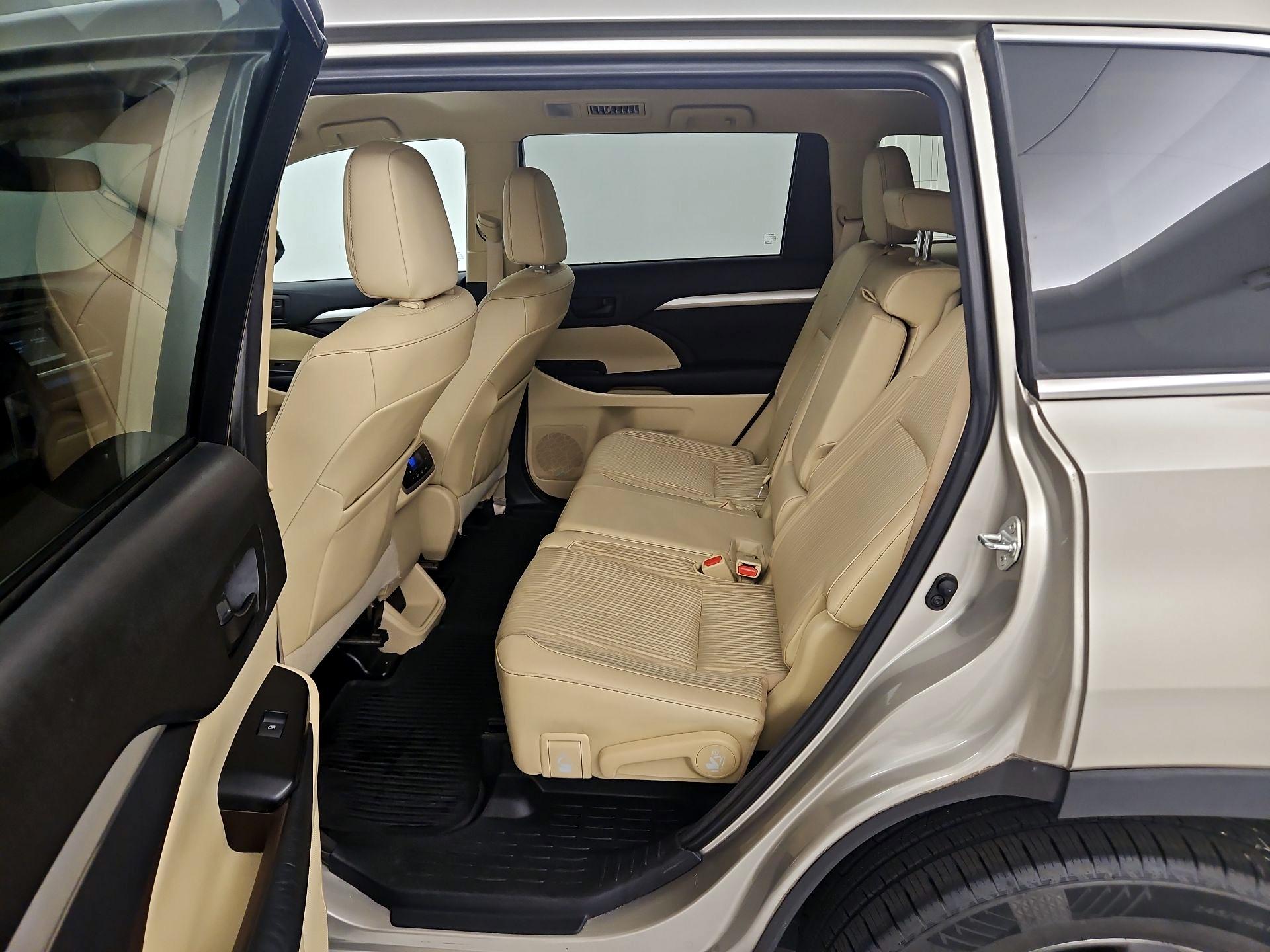 Thumbnail: 2015 Toyota Highlander - 19